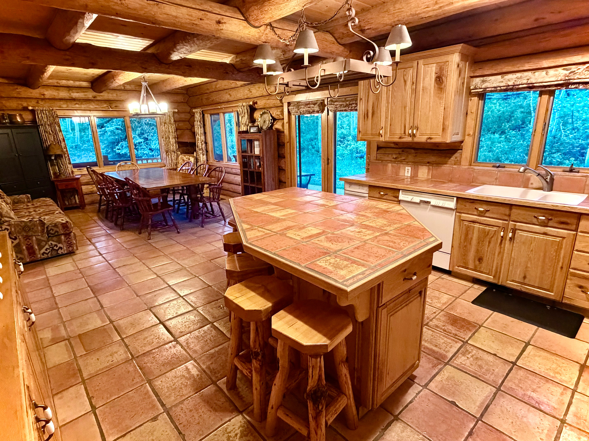 DANIEL SUMMIT RESORT - Commercial Sale