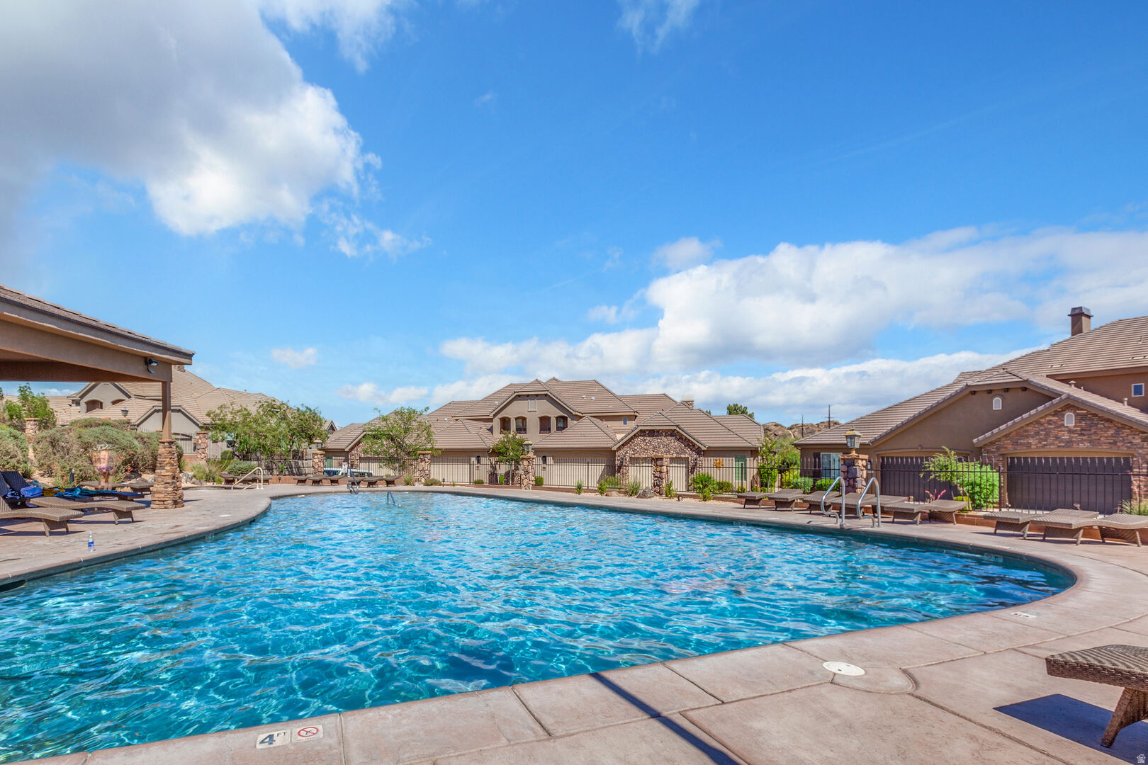 CORAL RIDGE TOWNHOMES PH 3-A - Residential