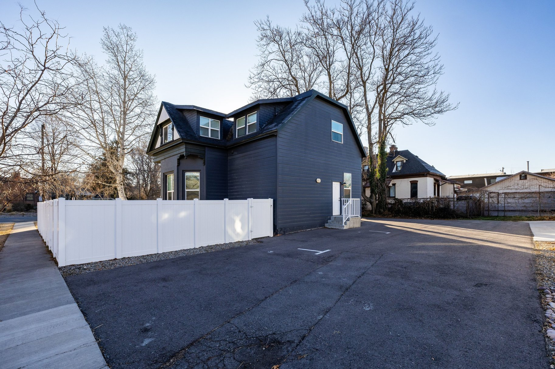 FIVE ACRE - Residential