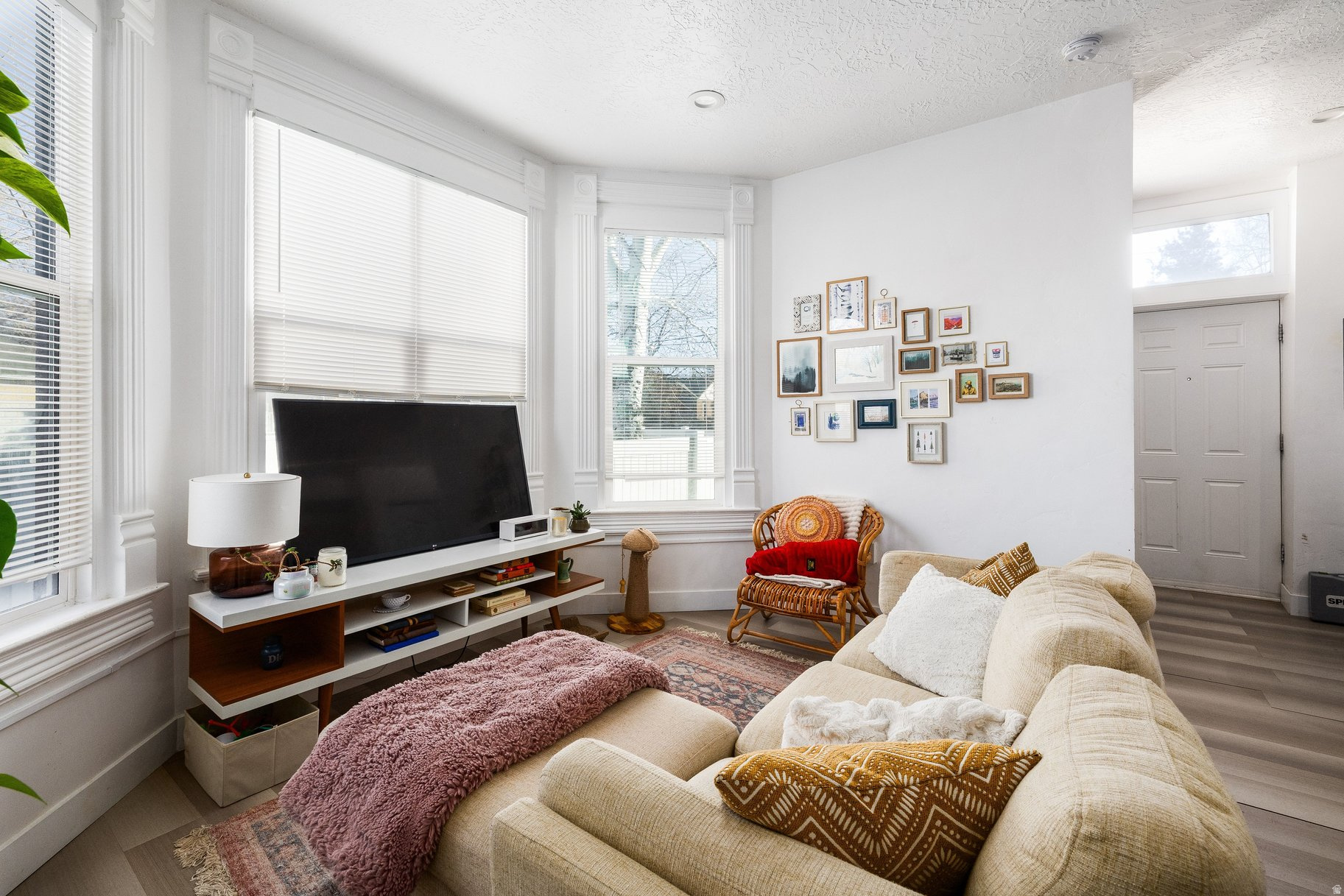 FIVE ACRE - Residential
