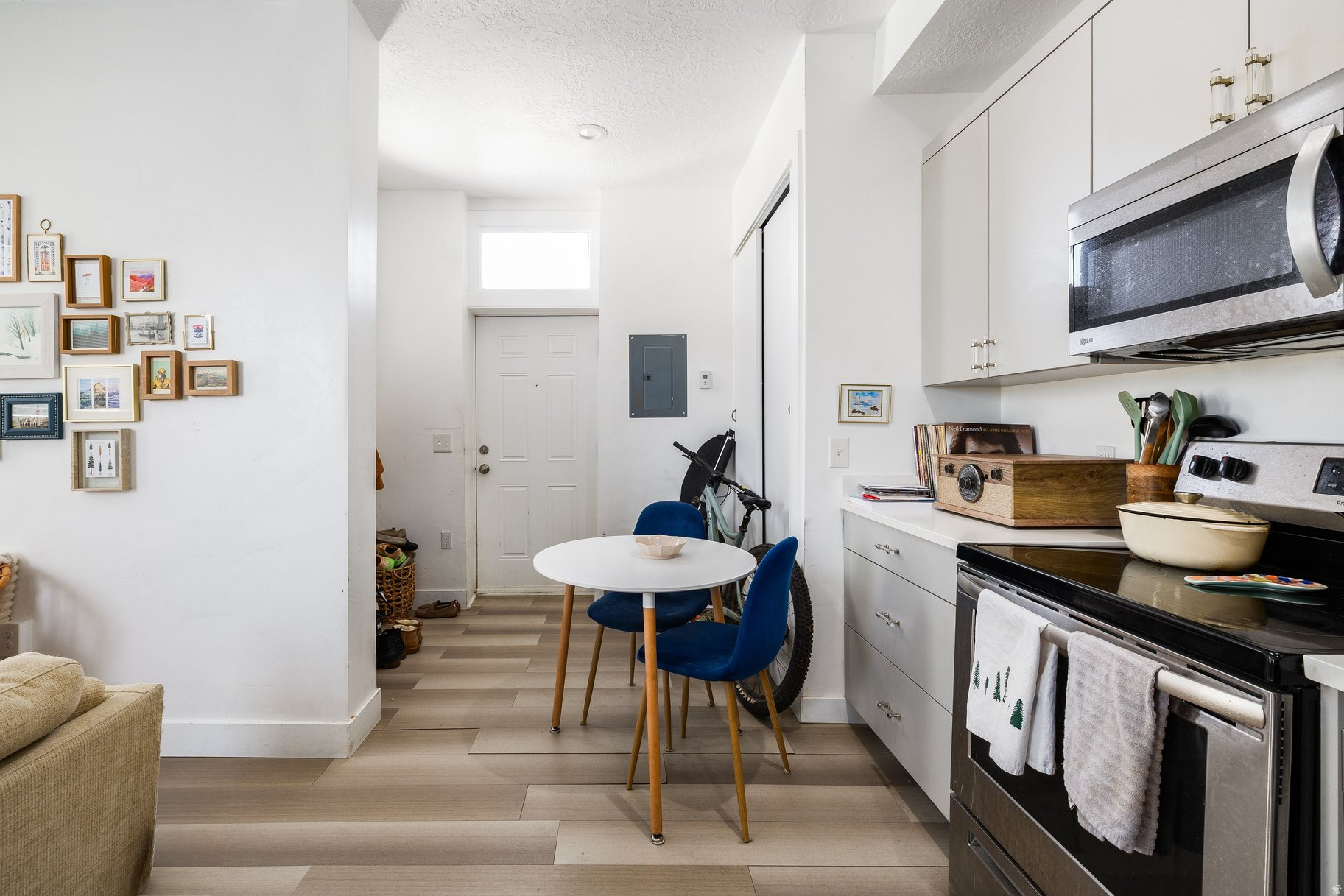 FIVE ACRE - Residential