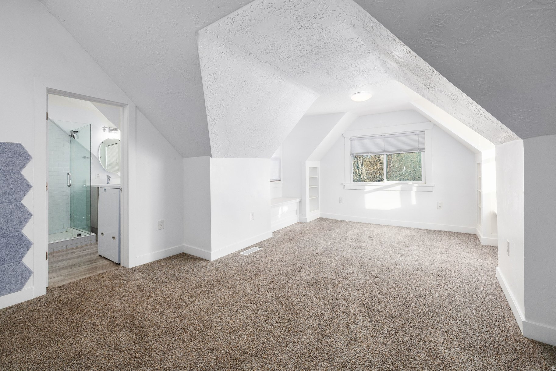 FIVE ACRE - Residential