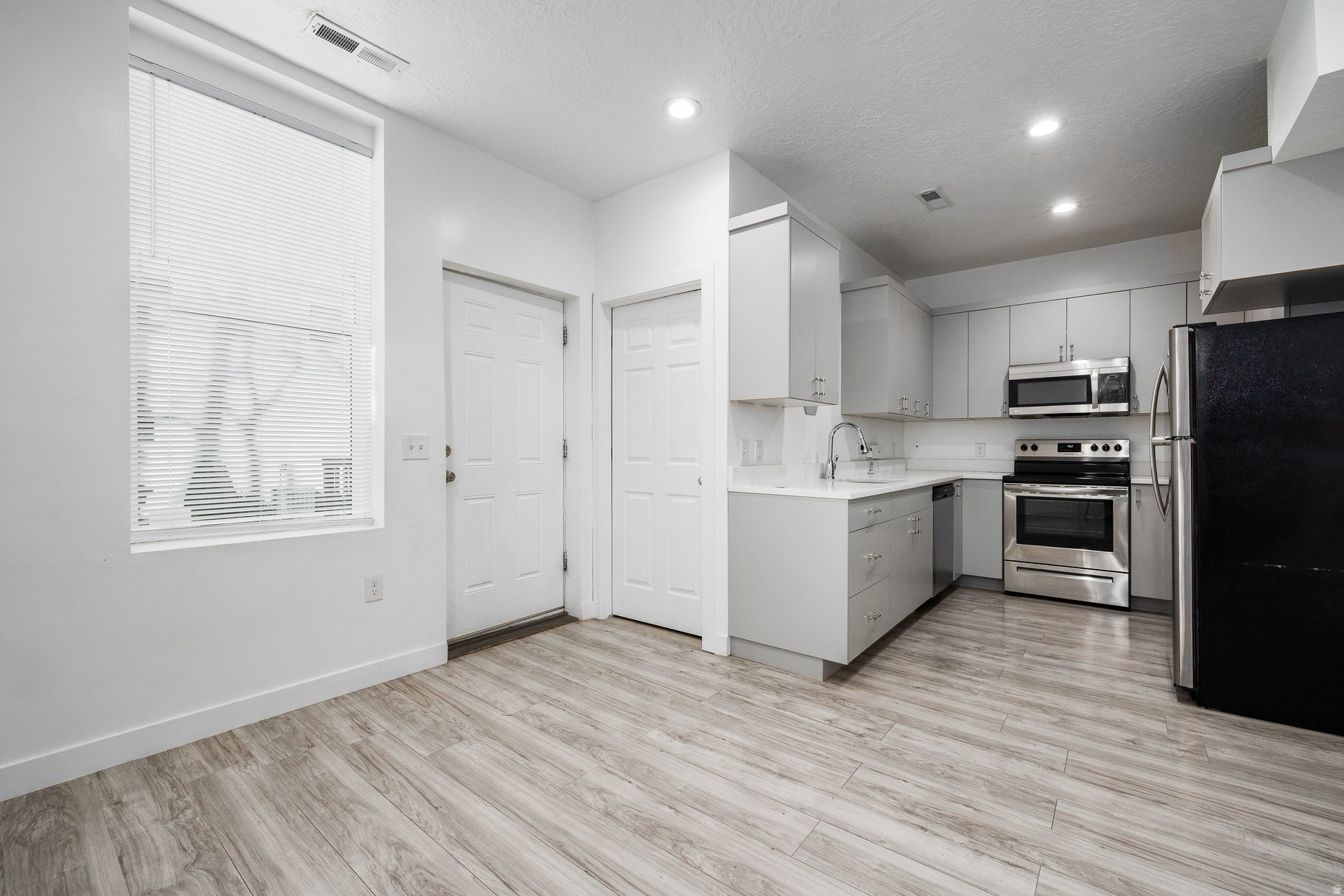 FIVE ACRE - Residential
