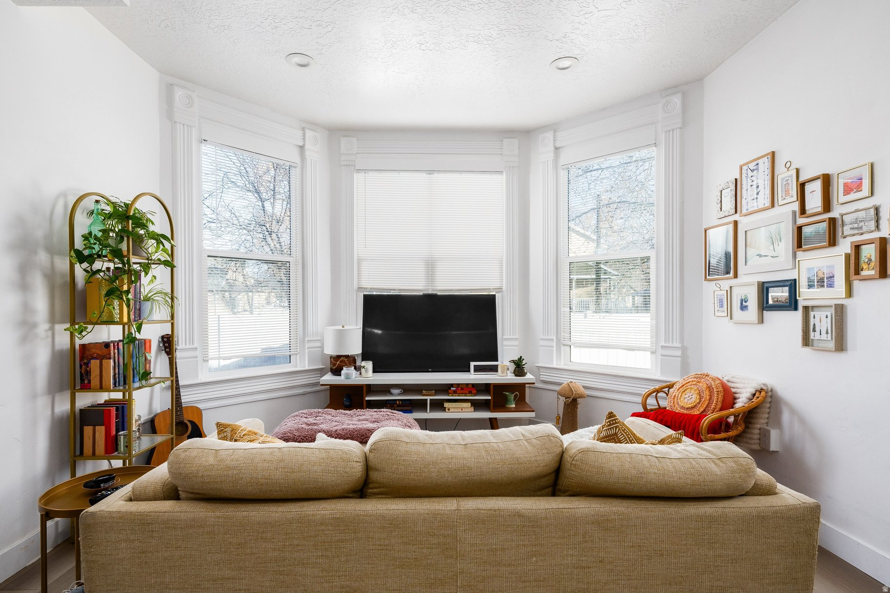 FIVE ACRE - Residential