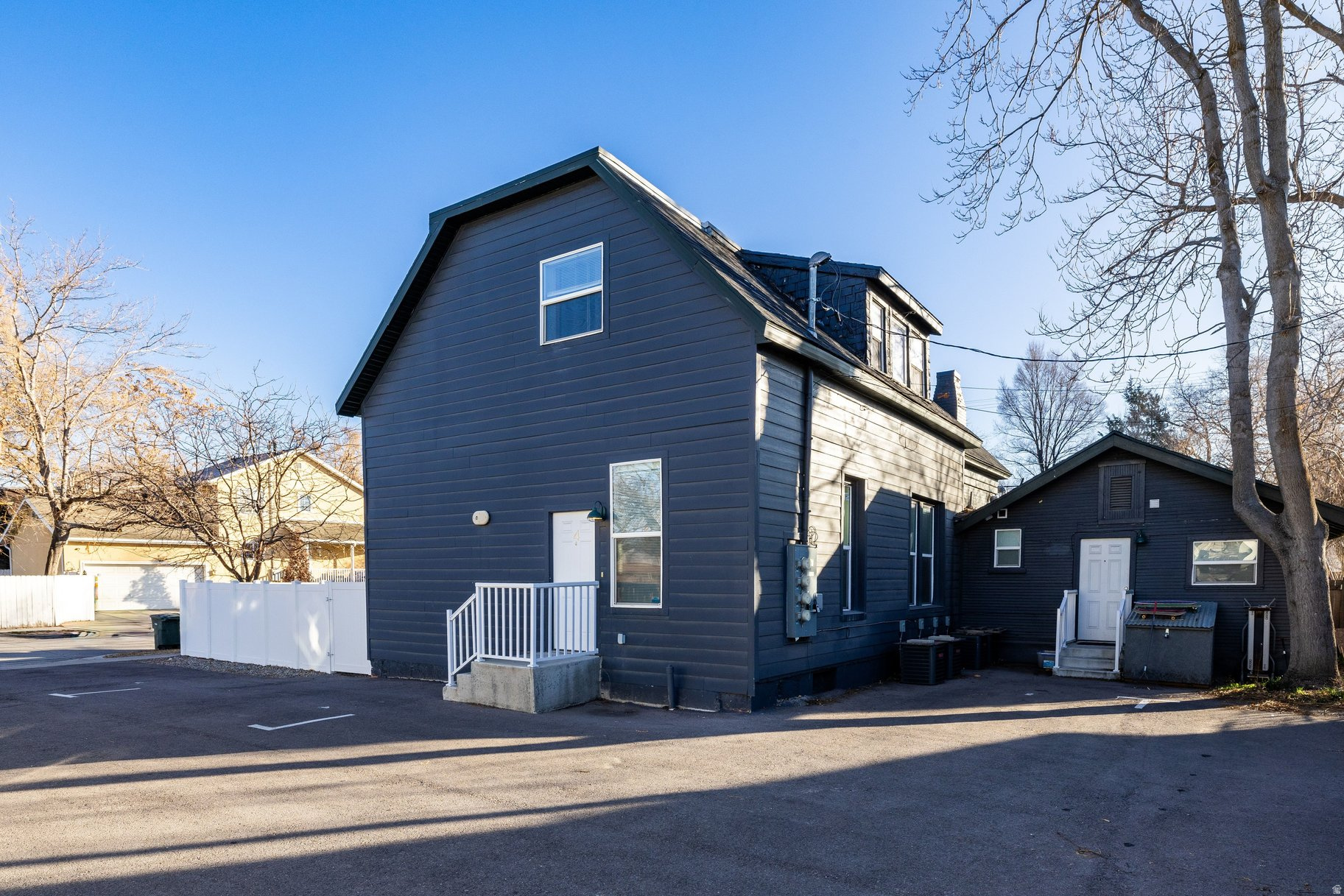 FIVE ACRE - Residential