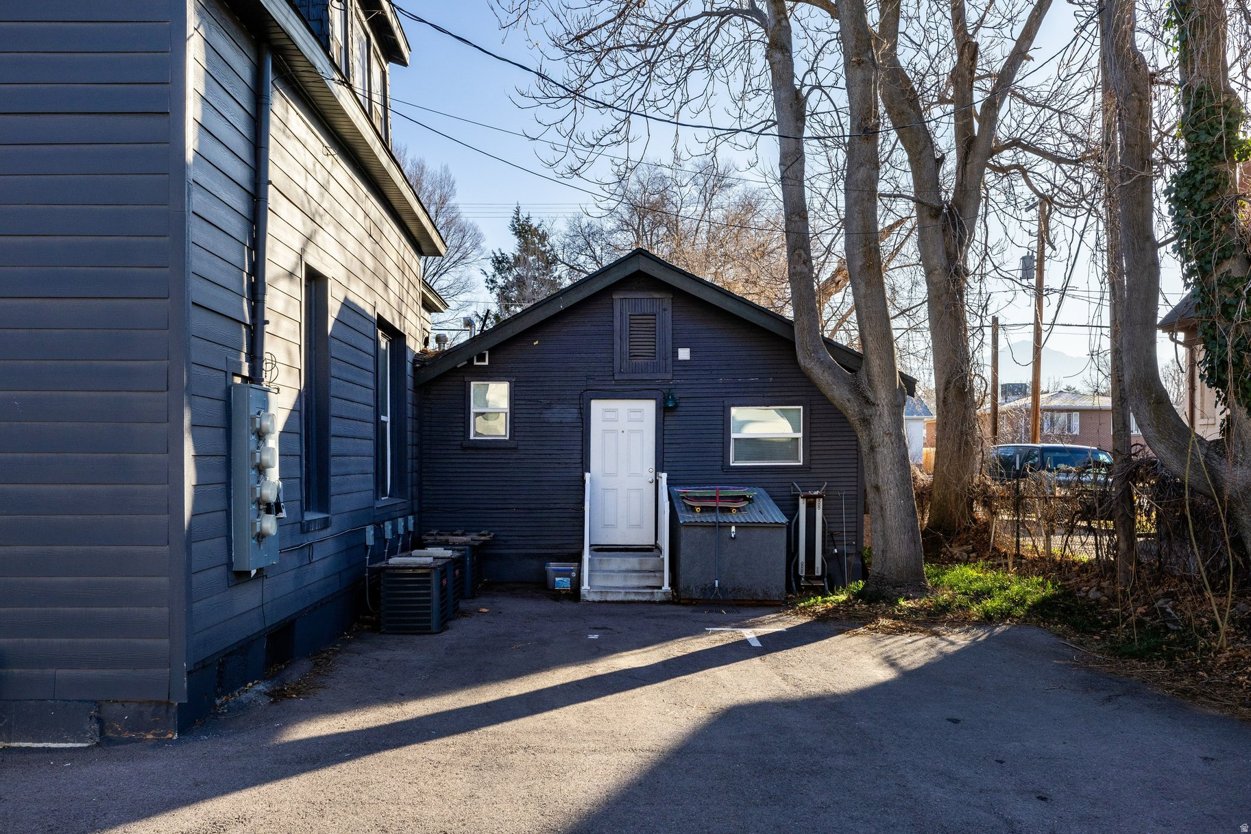 FIVE ACRE - Residential