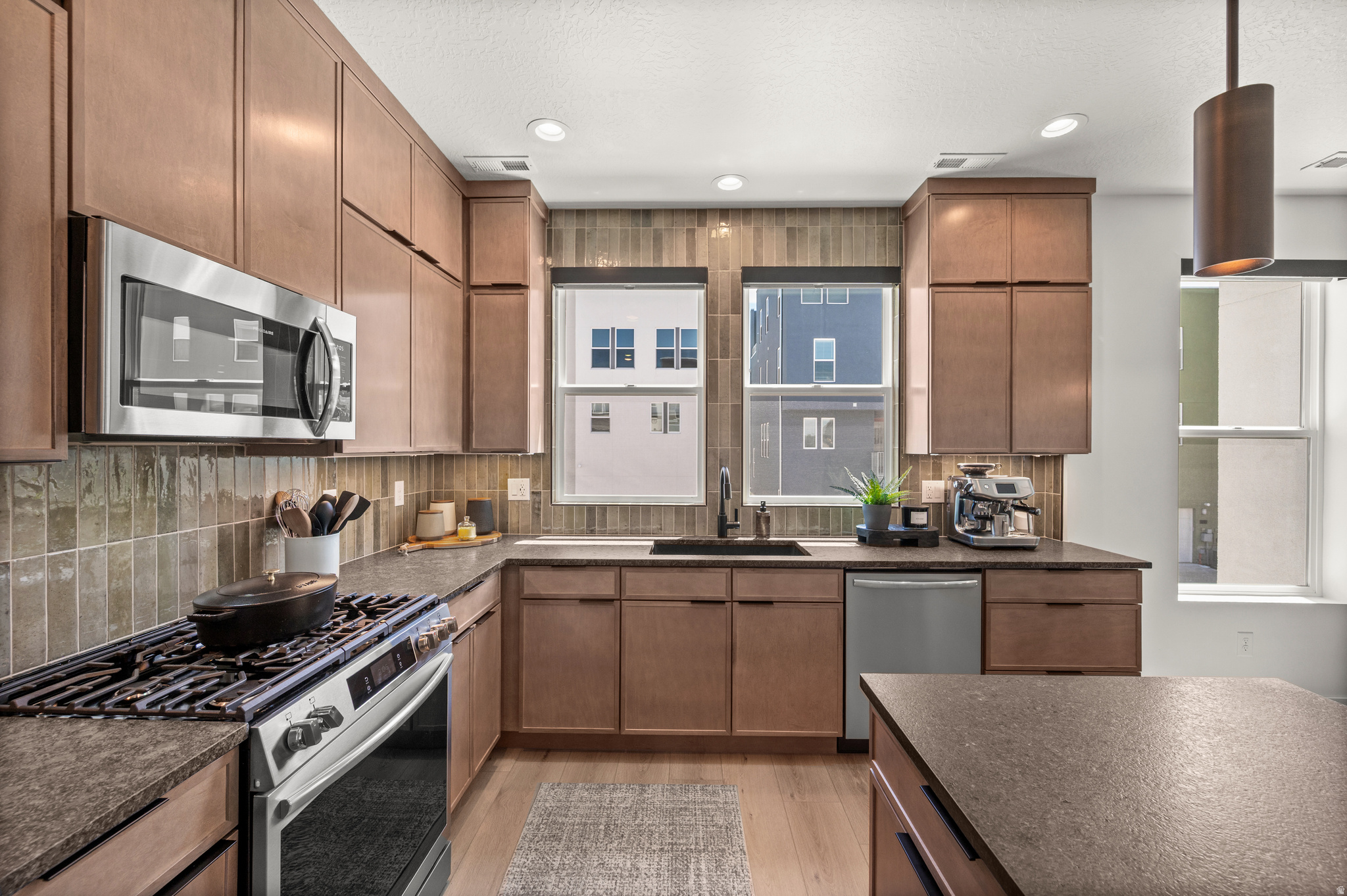 FARMINGTON STATION - Residential