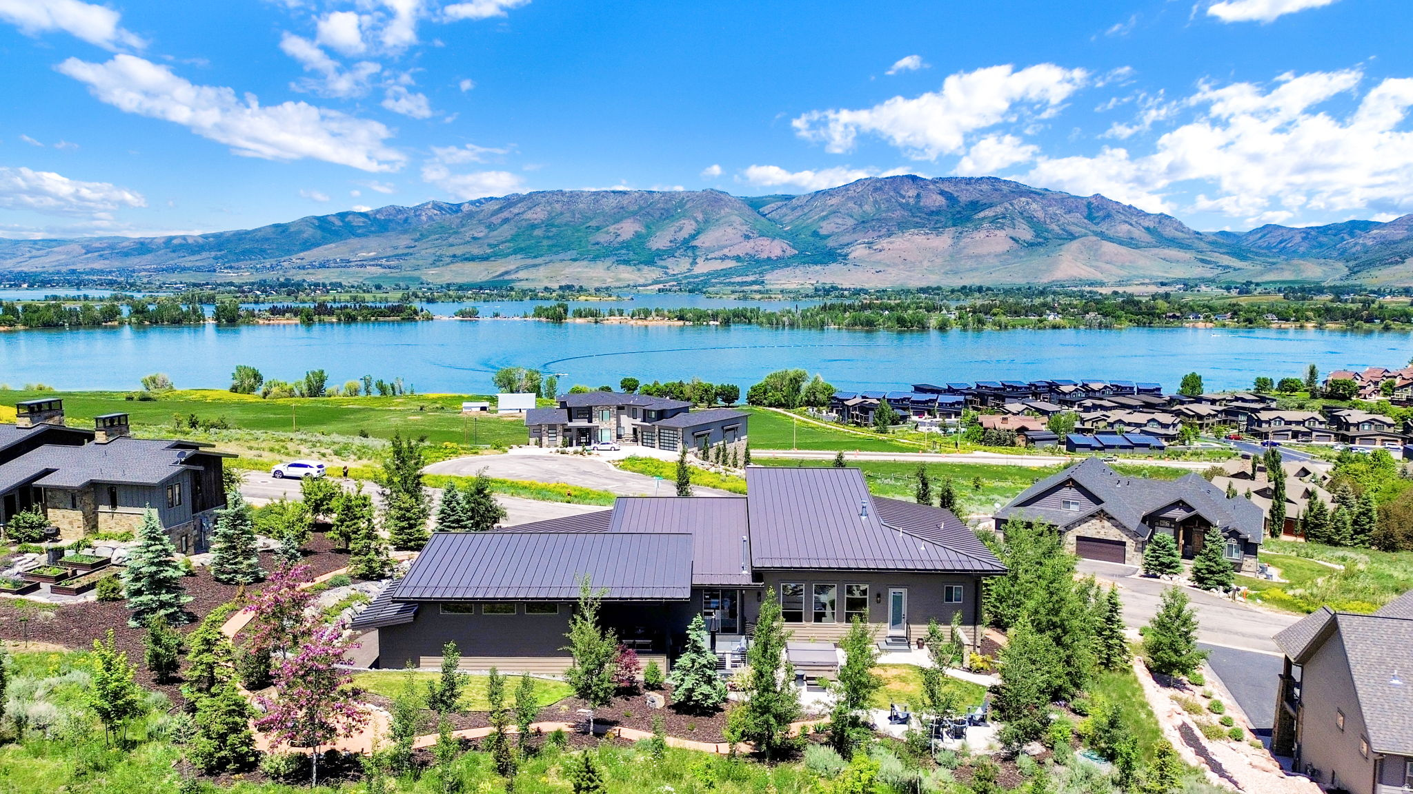 EDGEWATER CHALETS - Residential