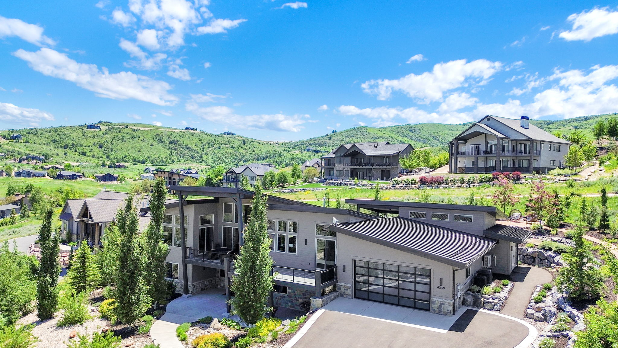 EDGEWATER CHALETS - Residential