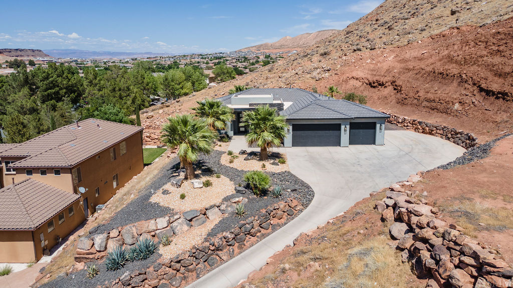 NICHOLS PEAK - Residential