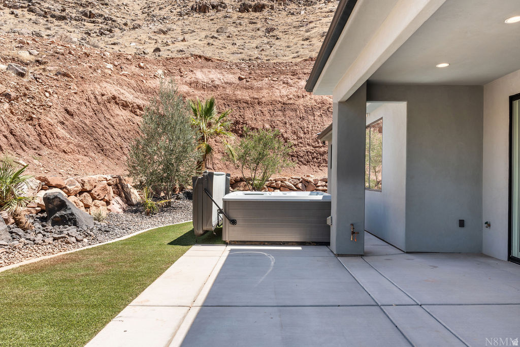 NICHOLS PEAK - Residential