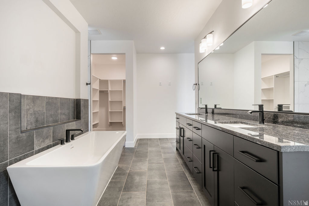 NICHOLS PEAK - Residential