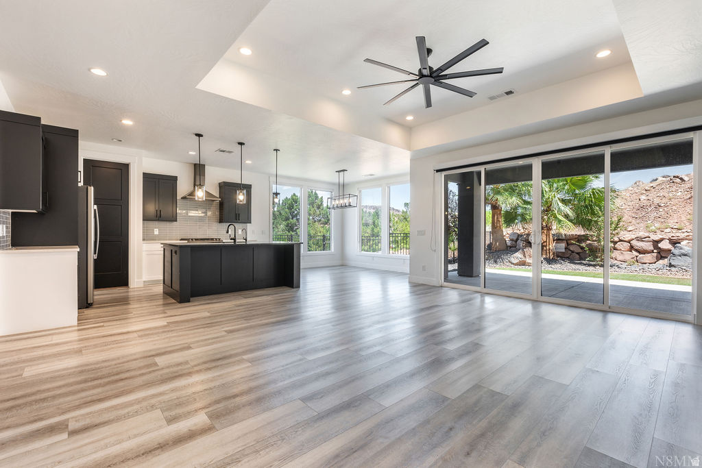 NICHOLS PEAK - Residential