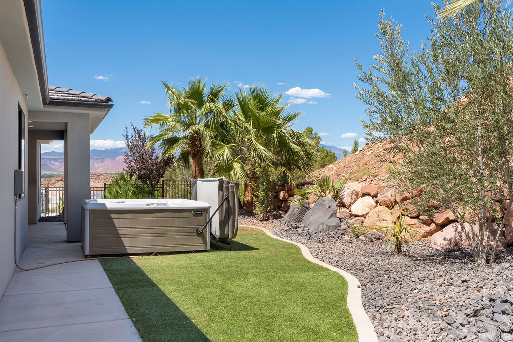 NICHOLS PEAK - Residential