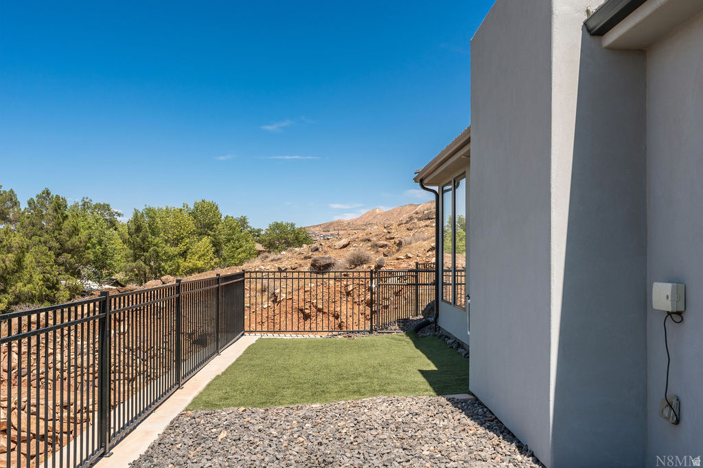 NICHOLS PEAK - Residential
