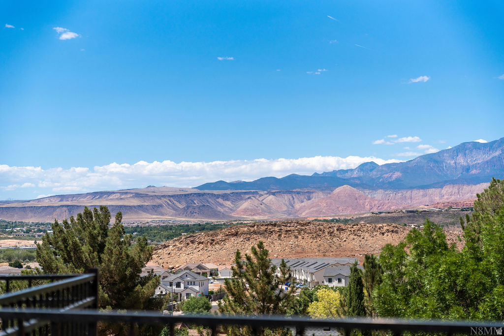 NICHOLS PEAK - Residential