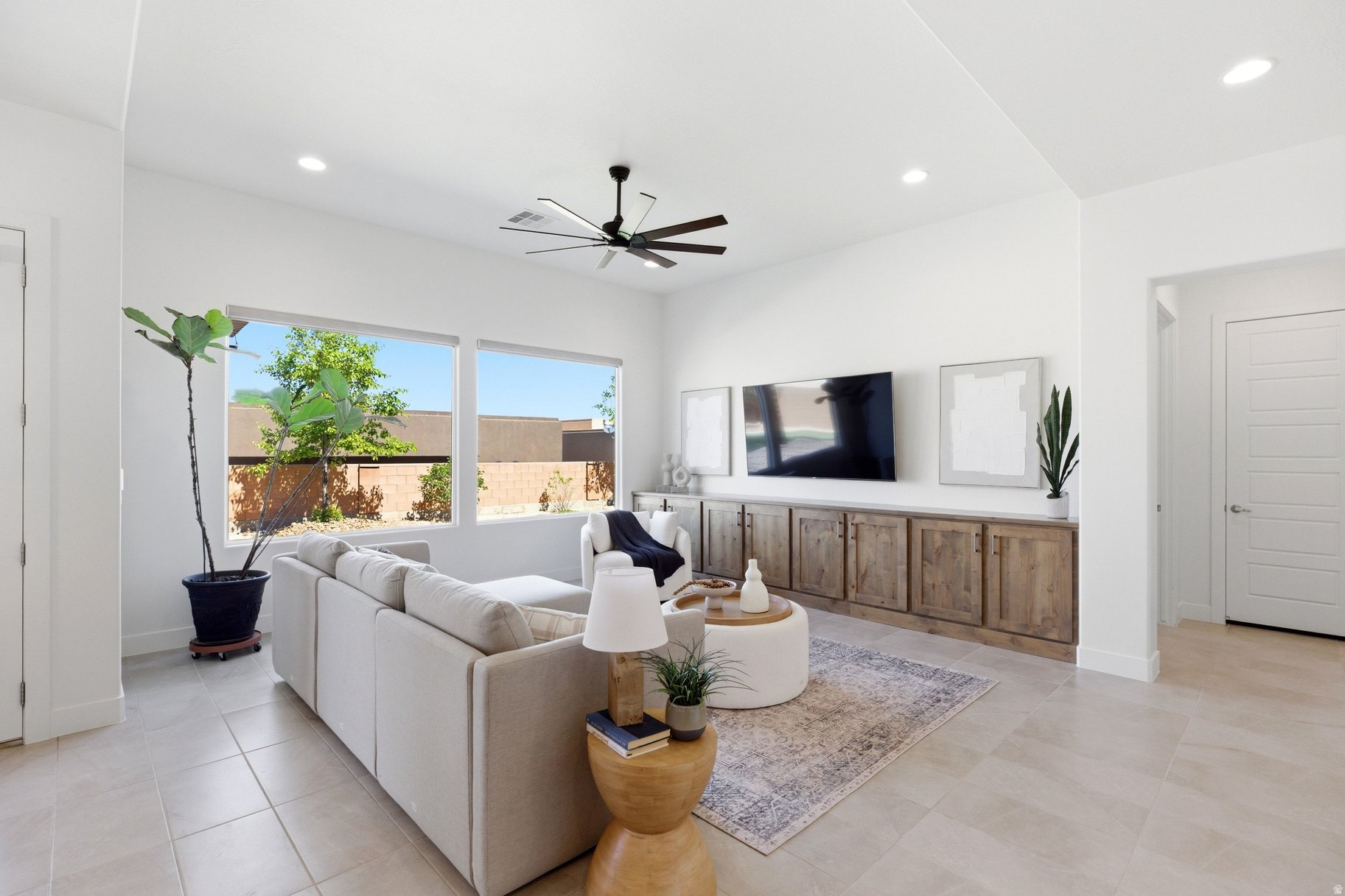 LEDGES OF ST GEORGE WHITE ROCKS PH 6 - Residential