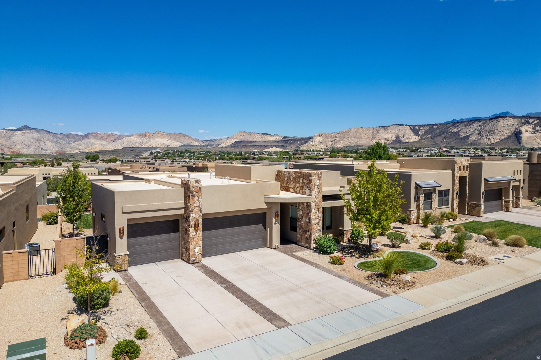 LEDGES OF ST GEORGE WHITE ROCKS PH 6 - Residential