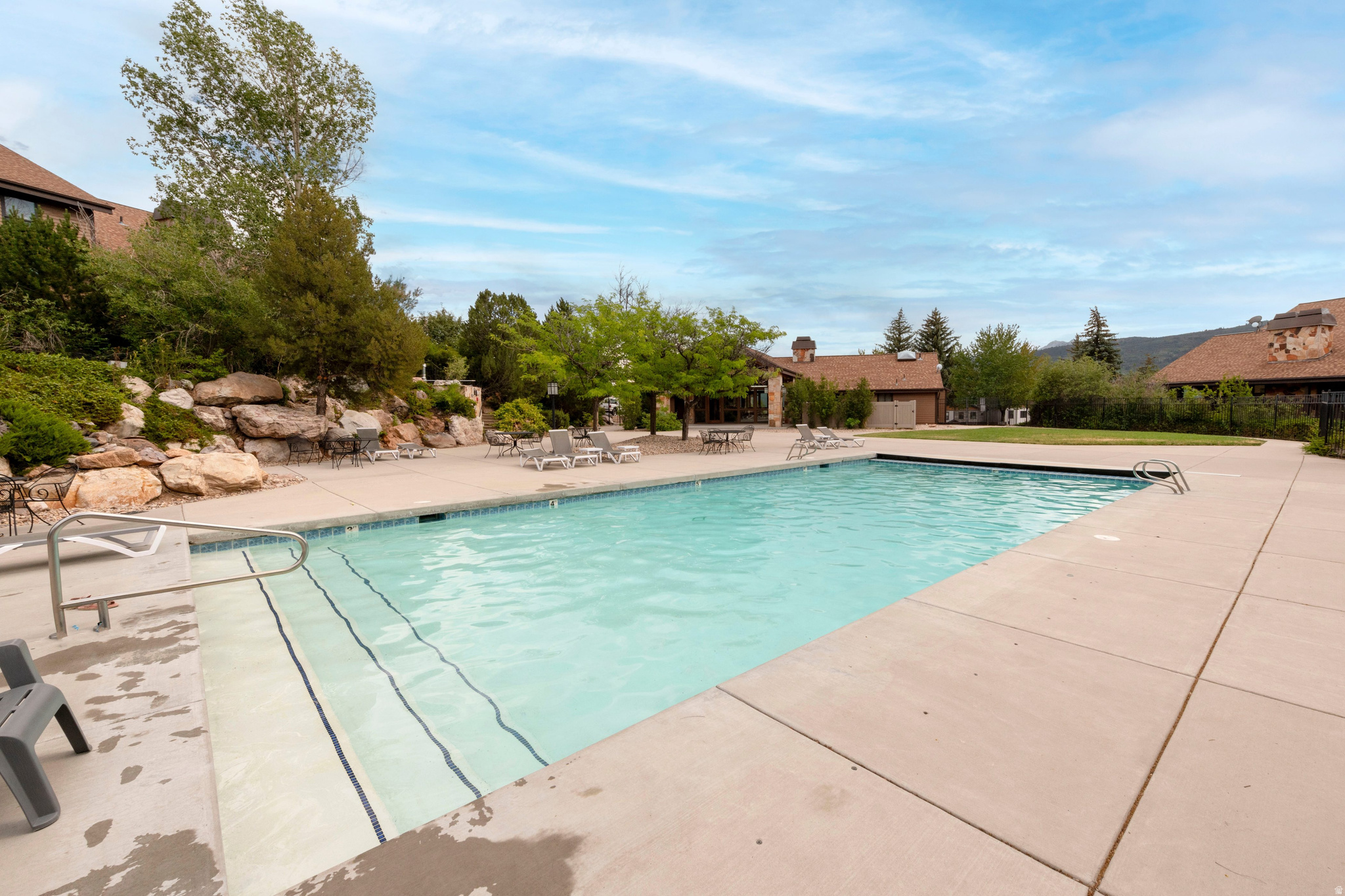 WOLF LODGE CONDOMINI - Residential