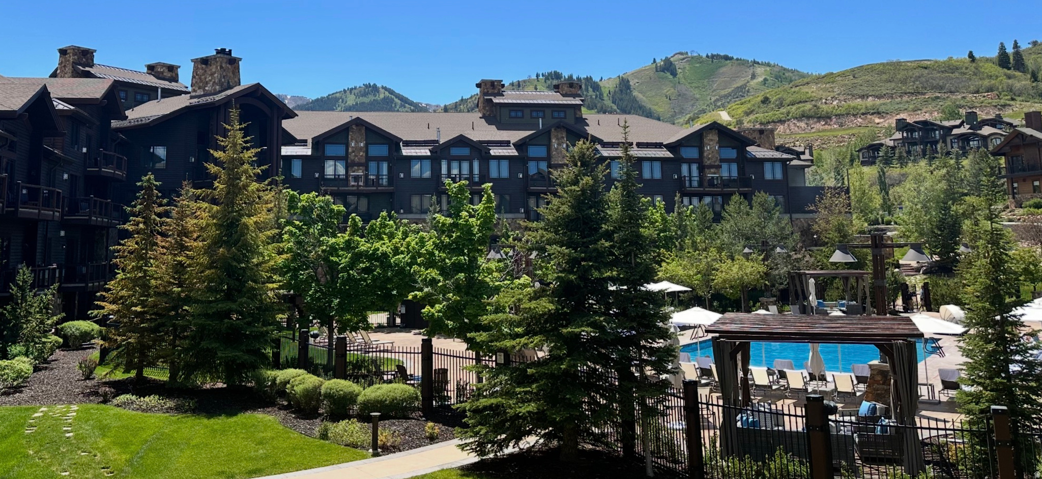 DAKOTA MOUNTAIN LODGE - Residential