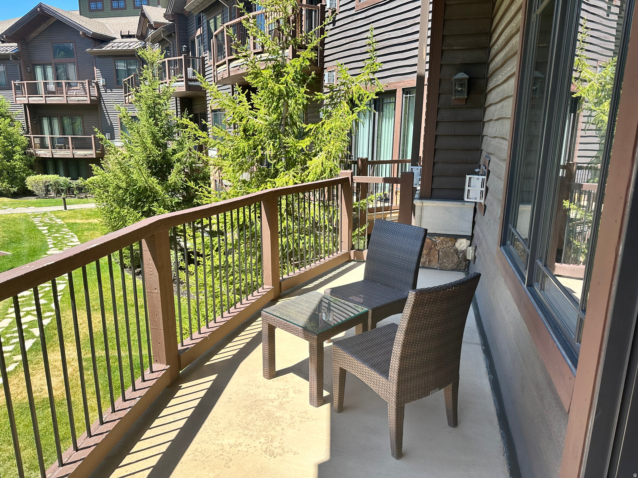 DAKOTA MOUNTAIN LODGE - Residential