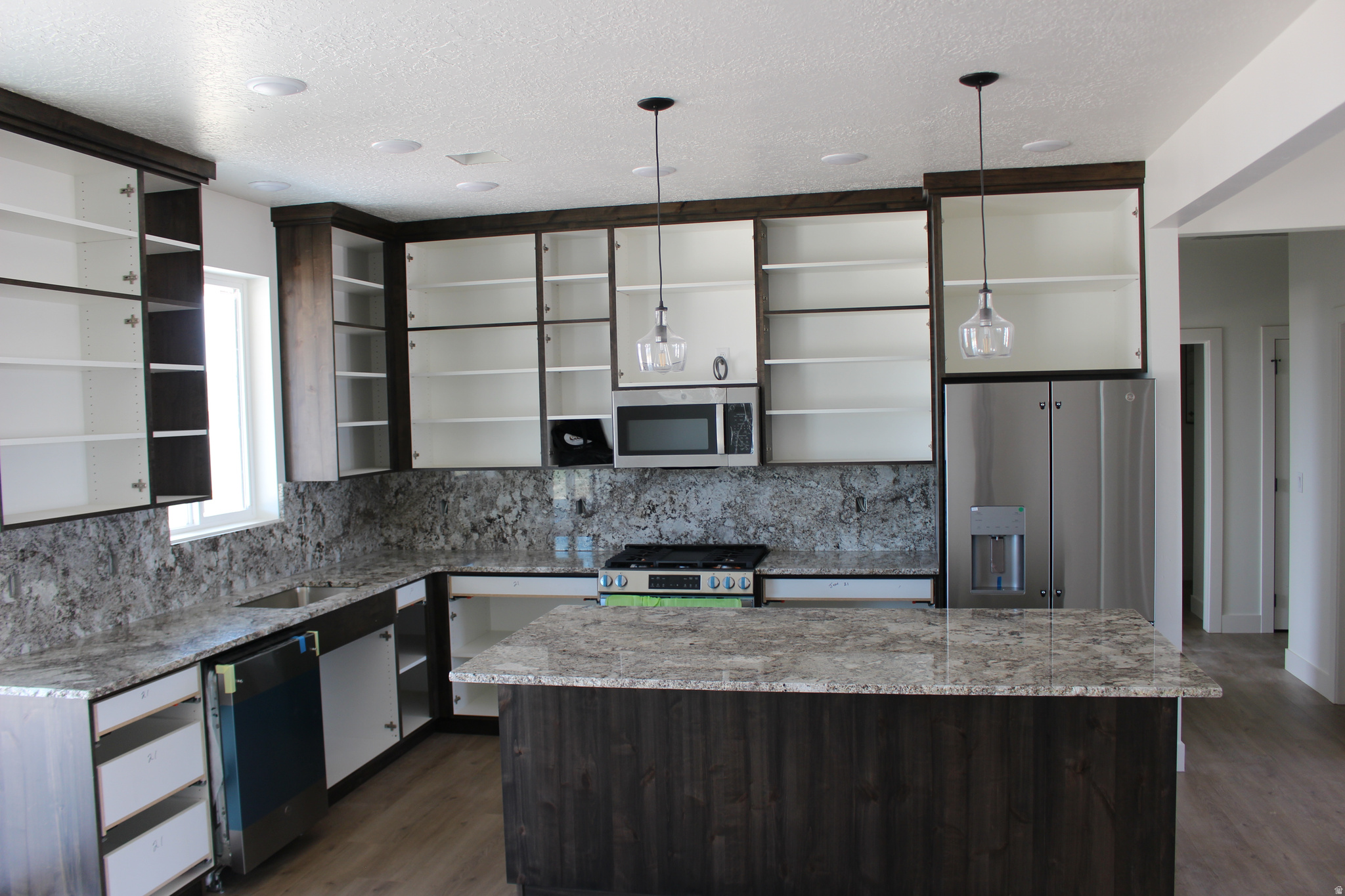 VALLEY GATE ESTATES - Residential