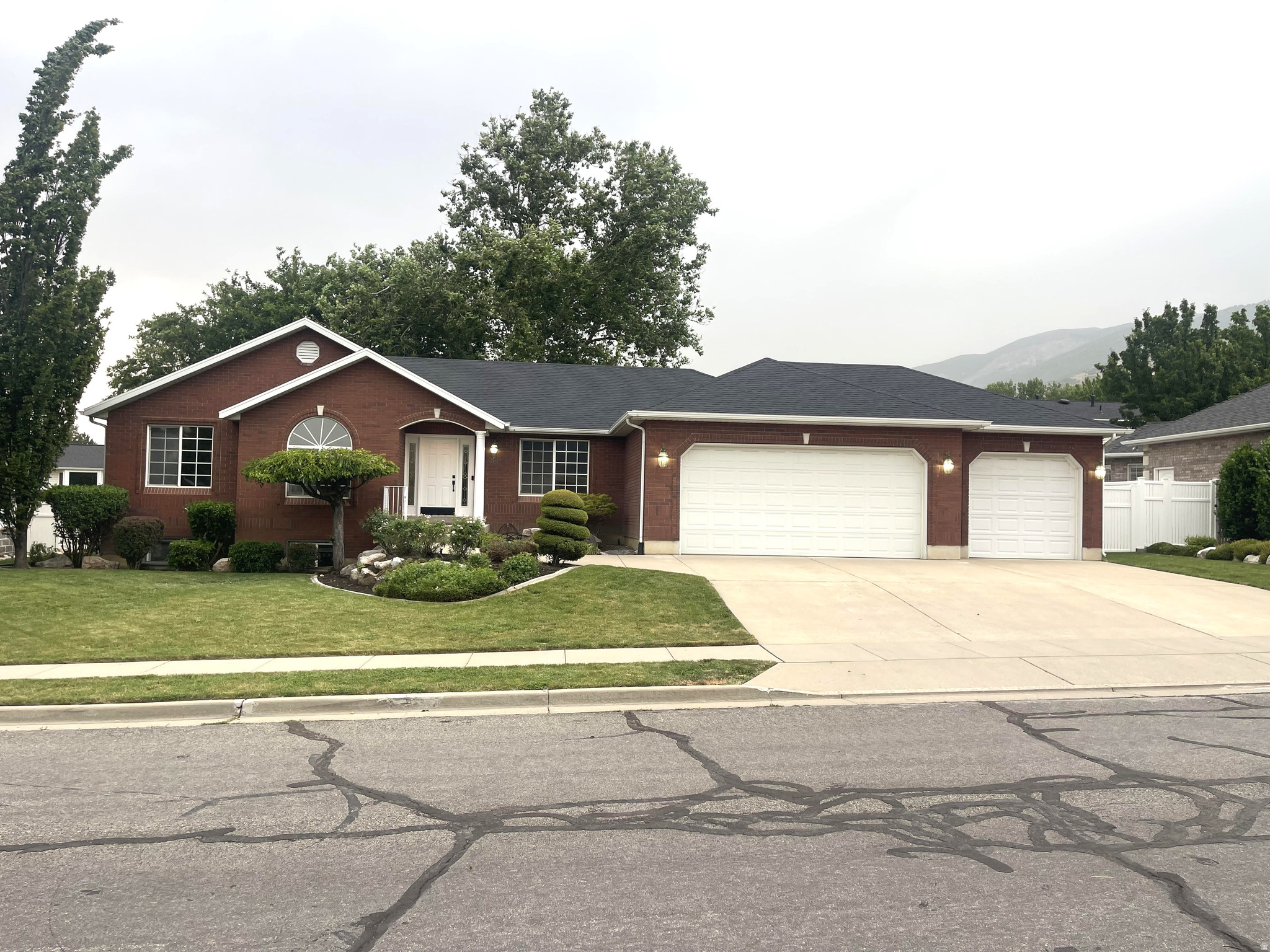 Beautiful newly renovated all brick home in the highly desirable Centerville neighborhood. This home blends, timeless, single level, living with modern convenience. Large windows throughout fill the home with sunlight. Settle down in this family, friendly cul-de-sac with mountain views and a private backyard for relaxing. The spacious great room offers an ideal setting for entertaining. A rare find in this Centerville area that is close to retail and dining with easy access to the freeway. Truly a move-in ready home.