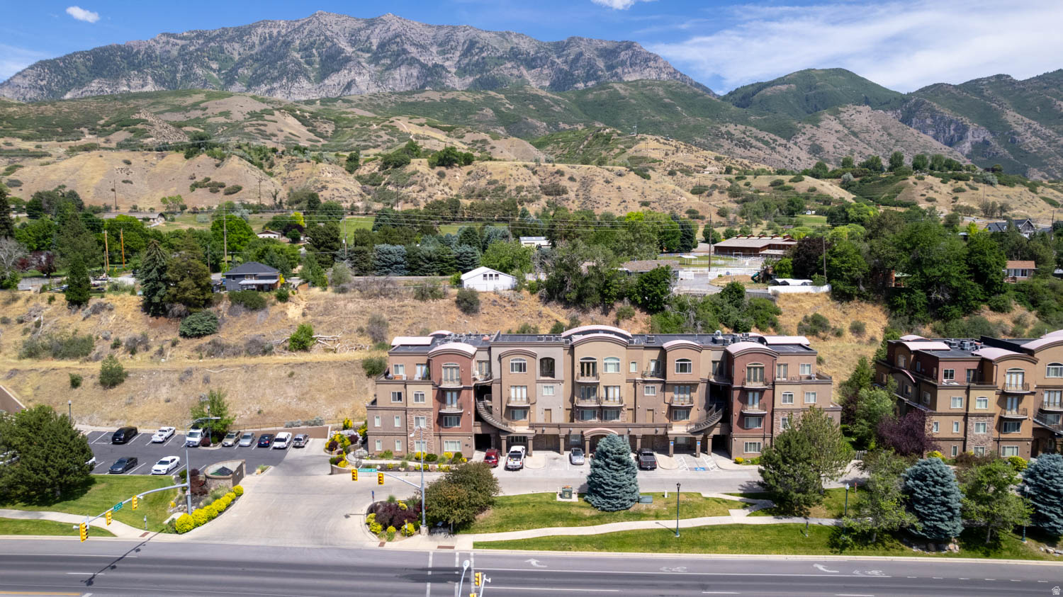 ARBORS ON THE AVENUE - Residential