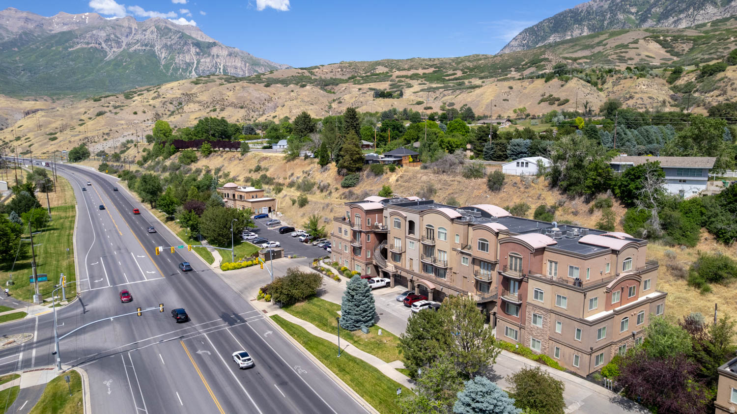 ARBORS ON THE AVENUE - Residential