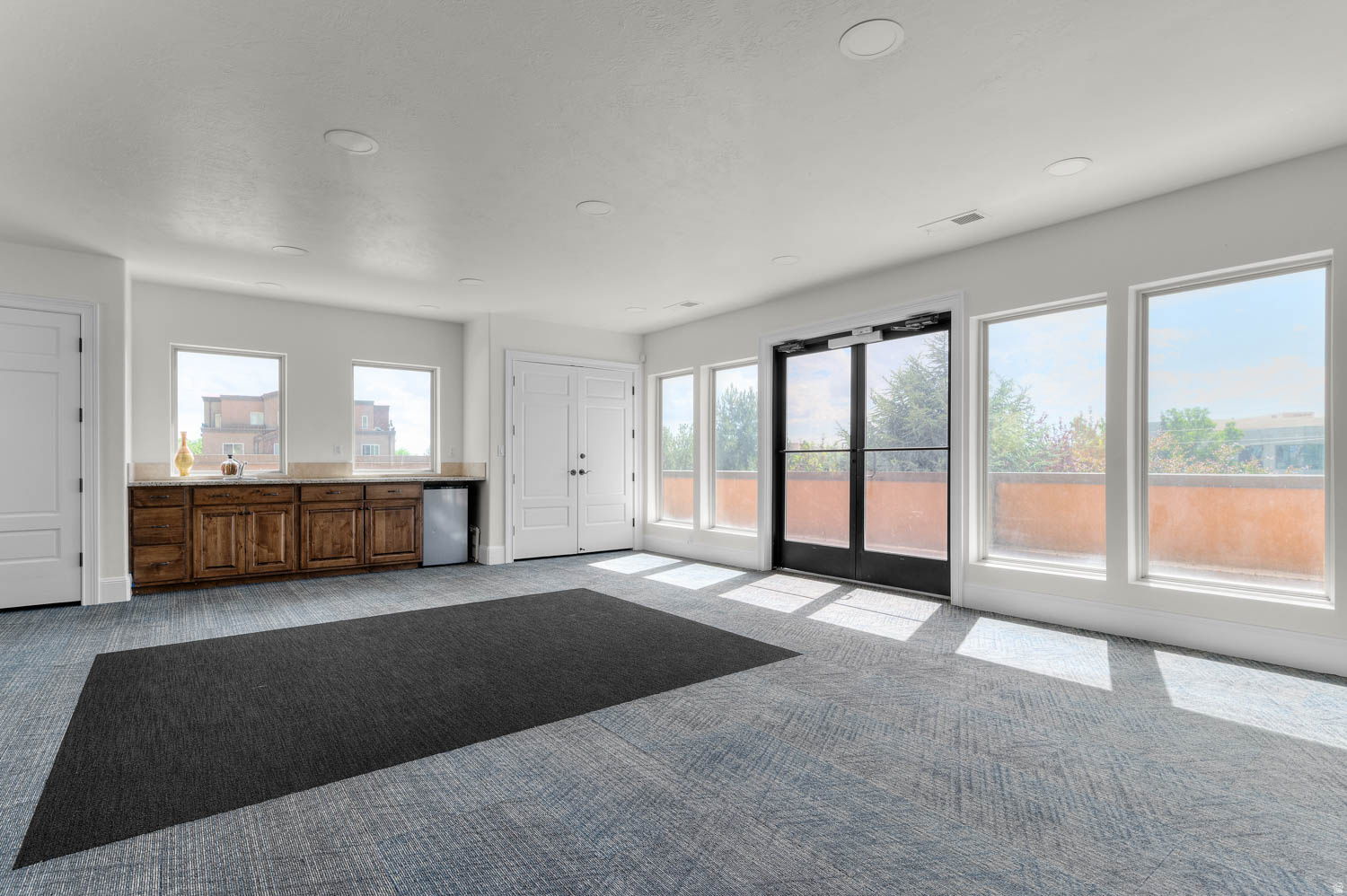 ARBORS ON THE AVENUE - Residential