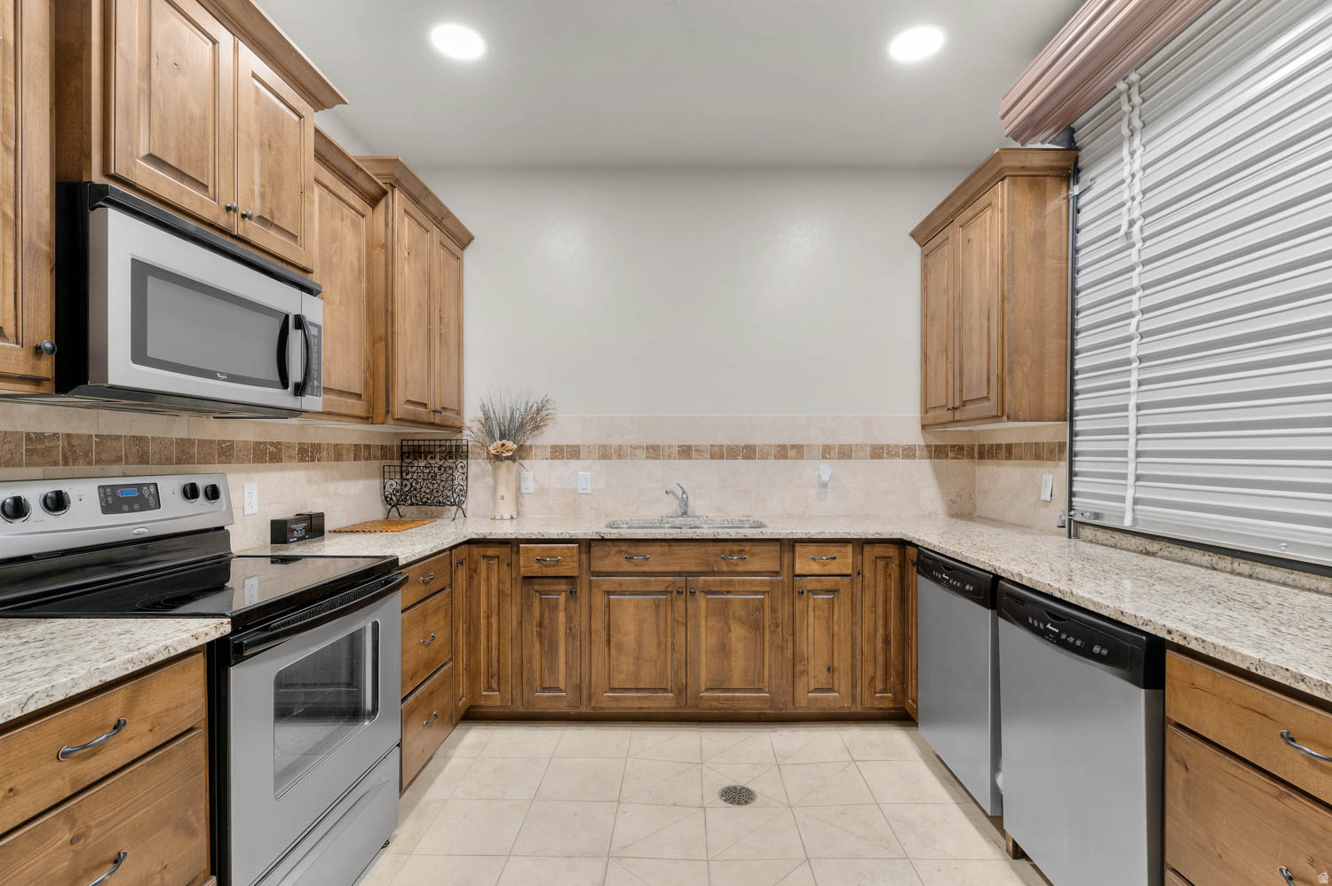 ARBORS ON THE AVENUE - Residential