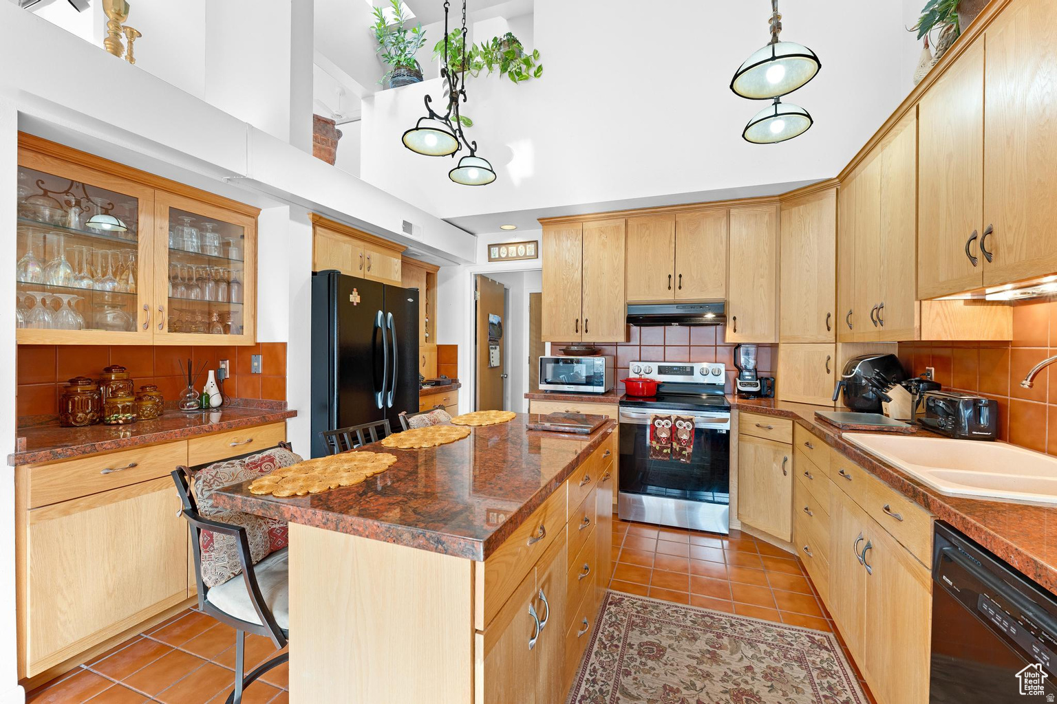 JUNIPER AT CANYON MEADOWS - Residential