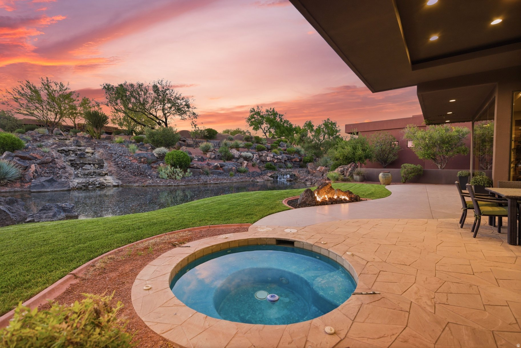 THE RESERVE OF ENTRADA - Residential