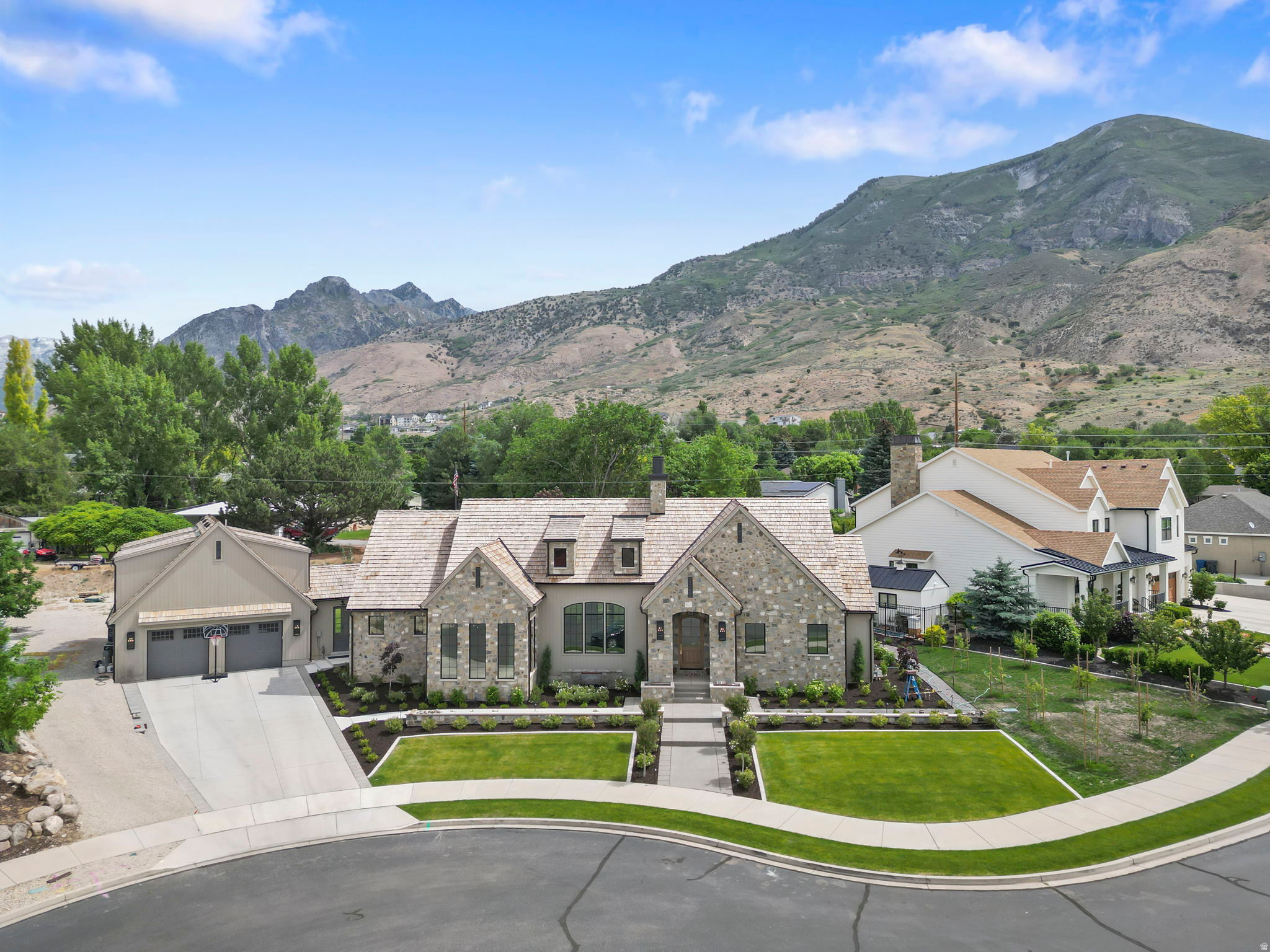 PINE MEADOWS - Residential