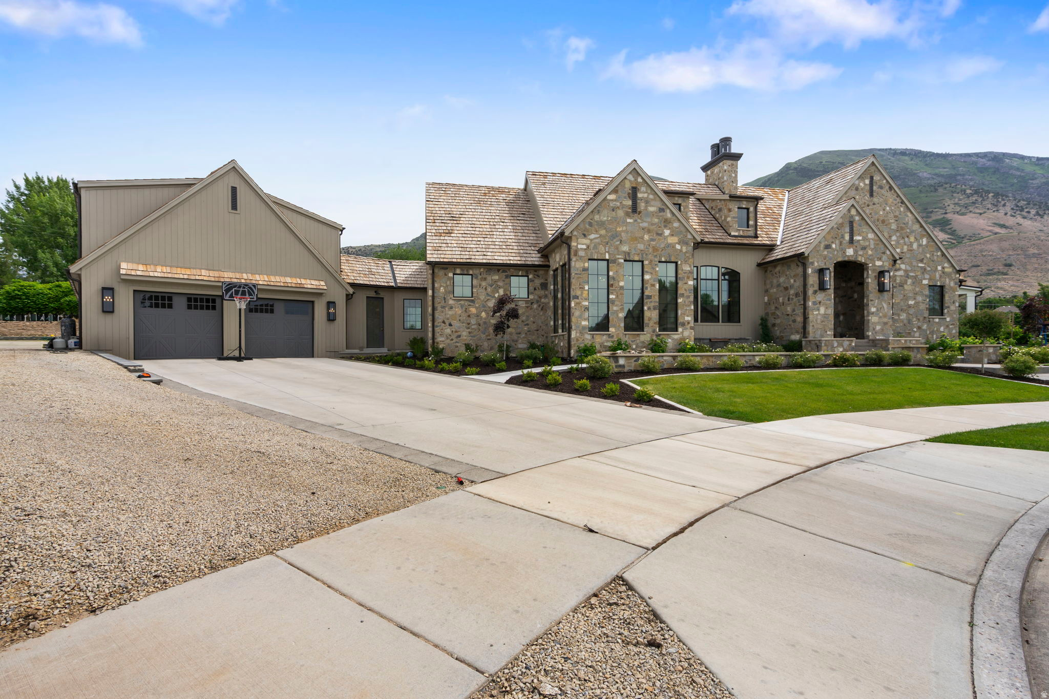 PINE MEADOWS - Residential