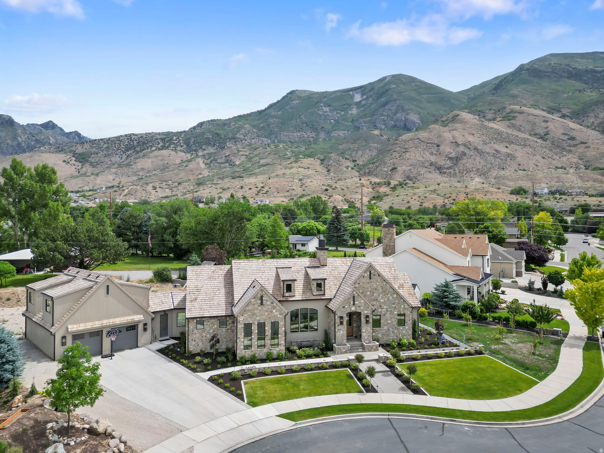 PINE MEADOWS - Residential