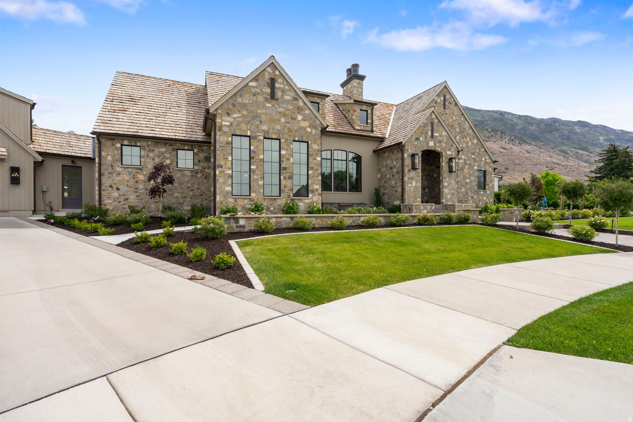 PINE MEADOWS - Residential