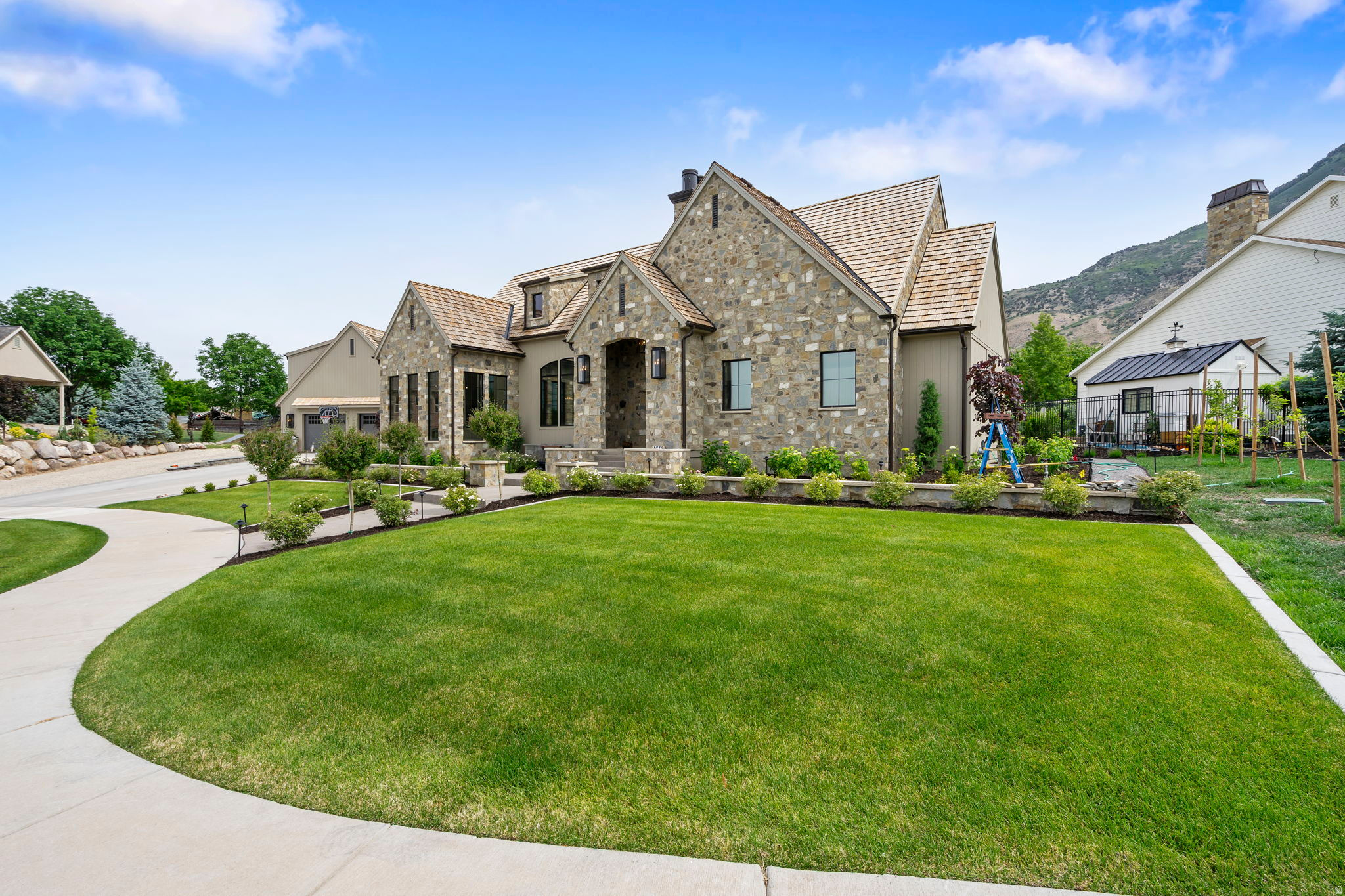 PINE MEADOWS - Residential