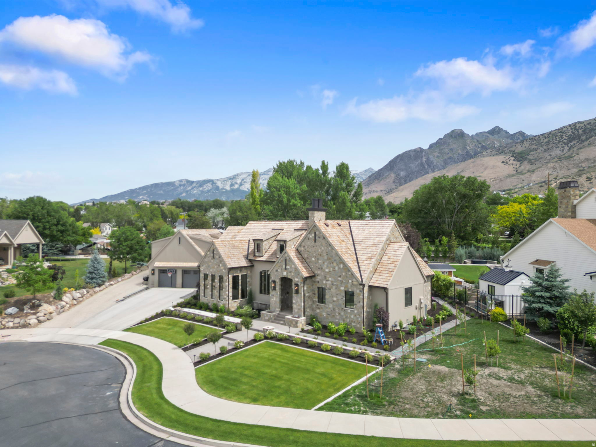 PINE MEADOWS - Residential