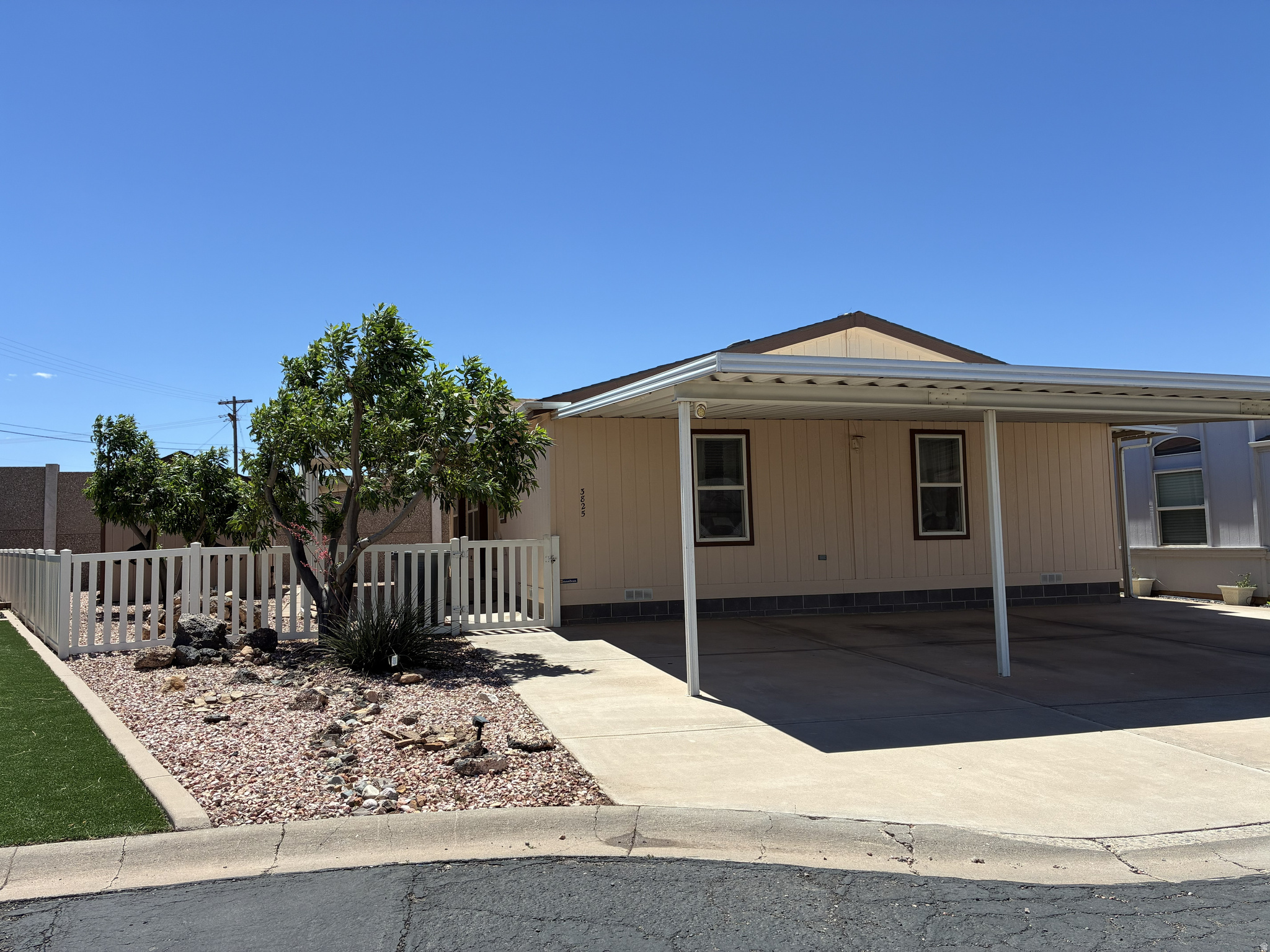 Charming home in the desirable 55+ Lava Bluff community! Situated on one of the largest lots with breathtaking Pine Valley Mountain views. Well maintained with owned NovuH2O water softener. Workshop with 100 amp/220 electric offers ADU potential!