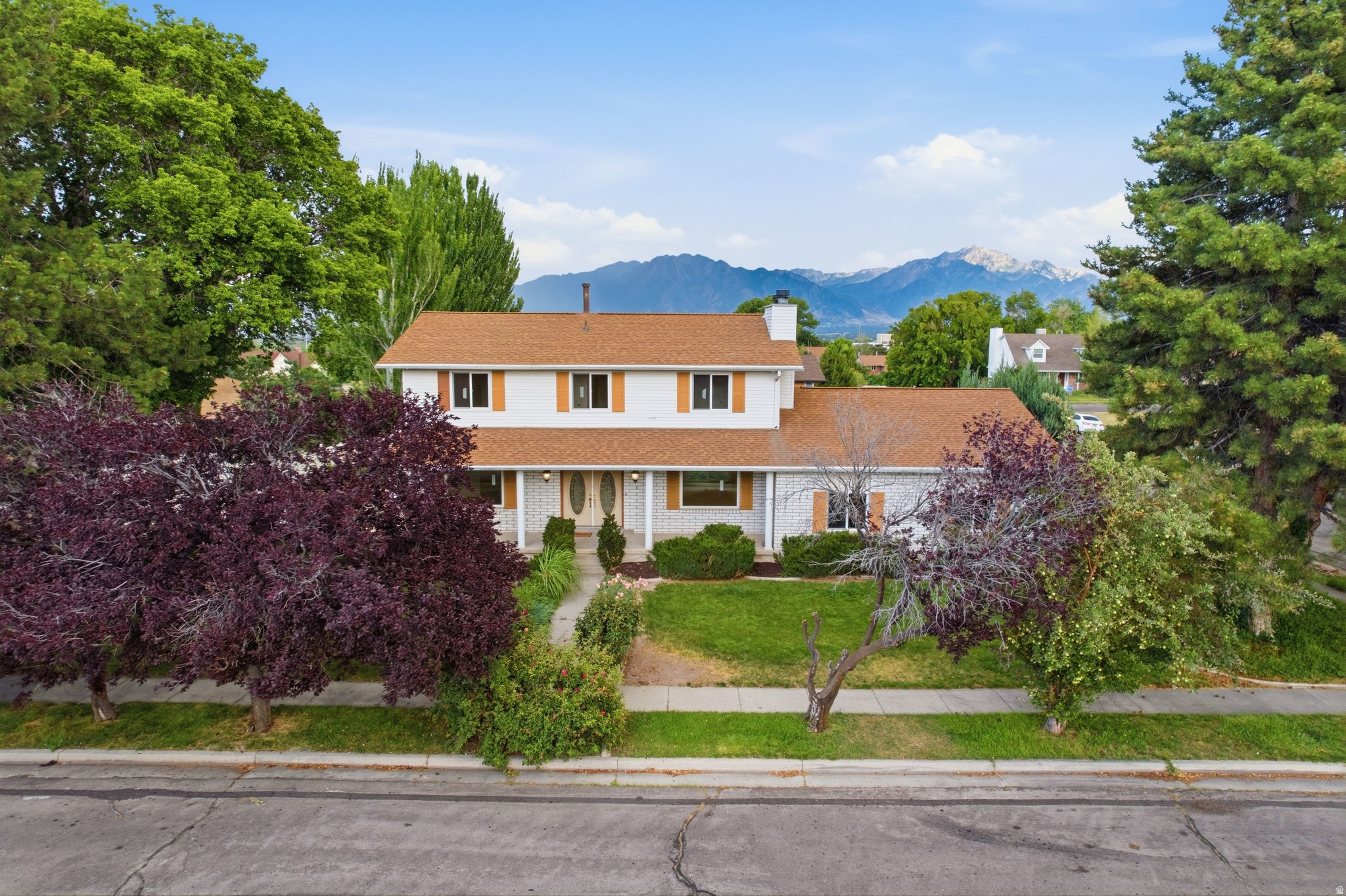 CONTINENTAL ESTATES #5 - Residential