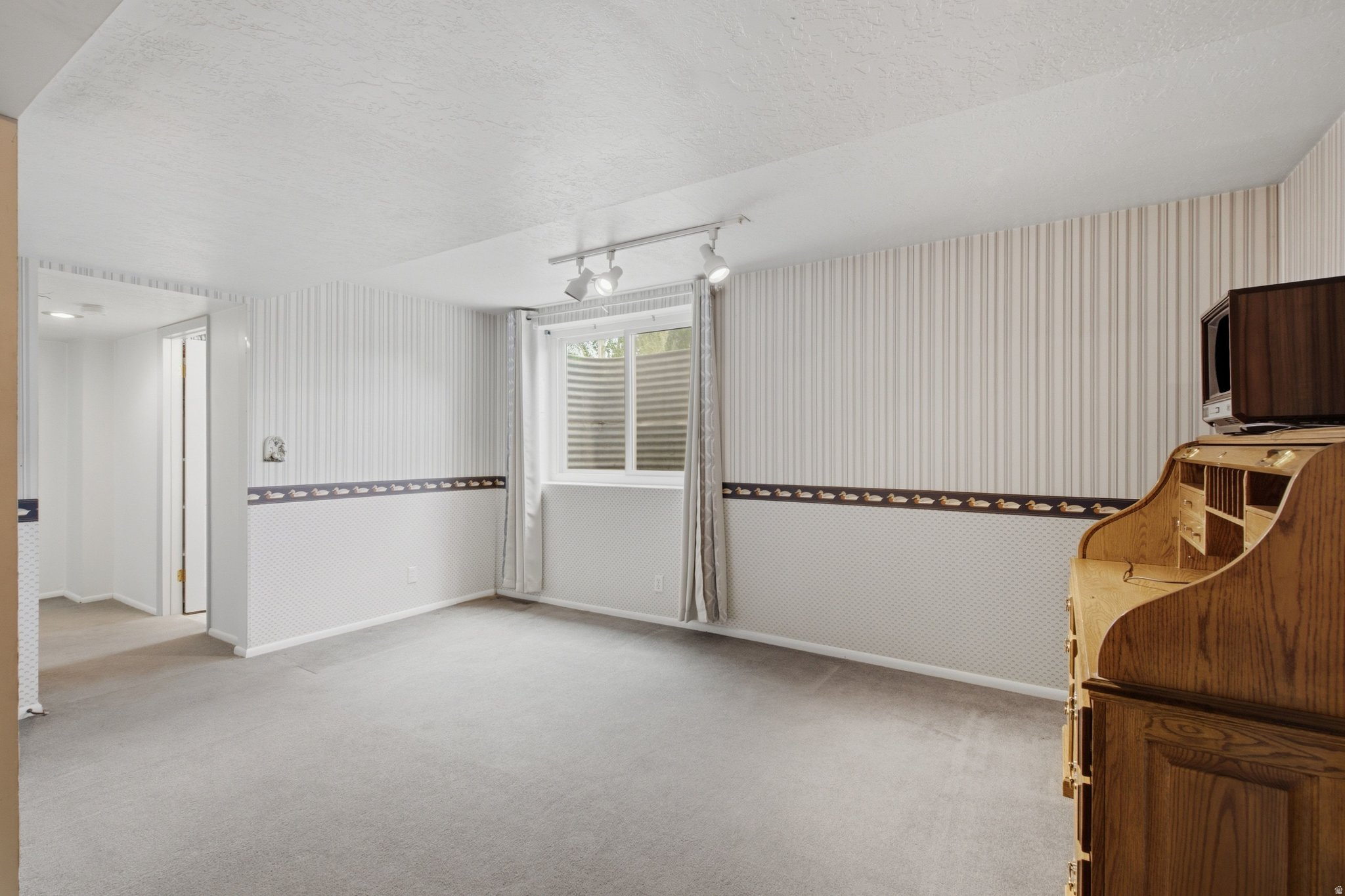 CONTINENTAL ESTATES #5 - Residential