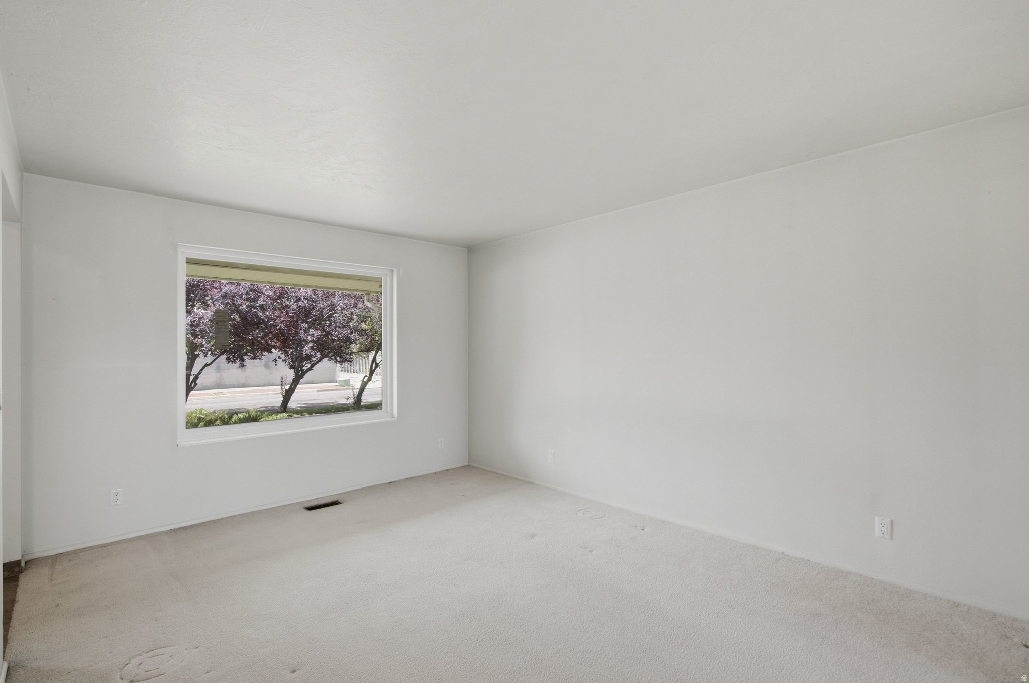 CONTINENTAL ESTATES #5 - Residential