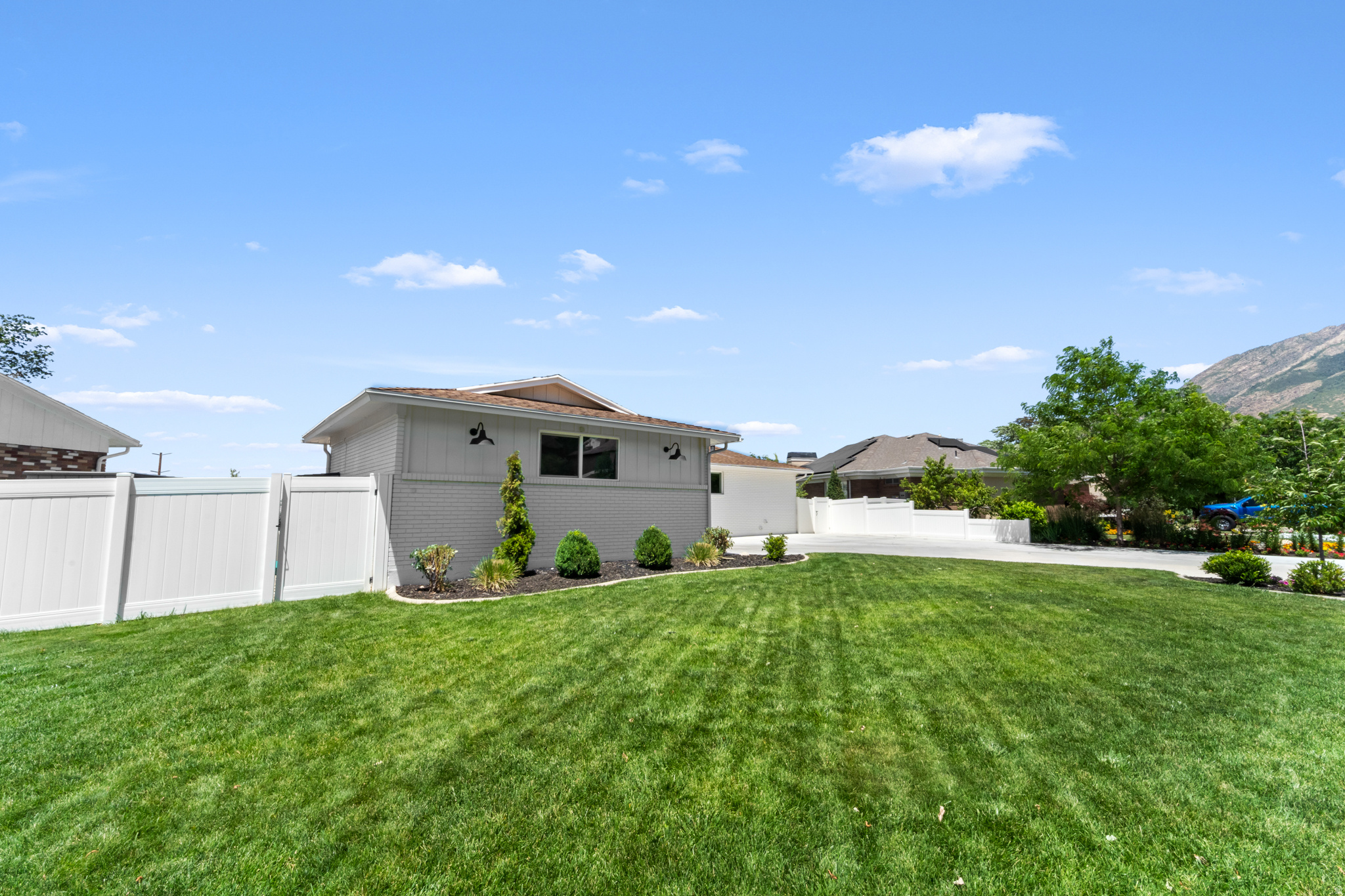 RIVIERA HEIGHTS - Residential