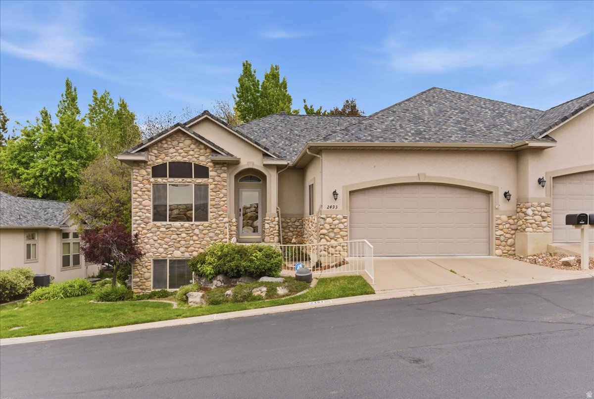 COUNTRY OAKS - Residential