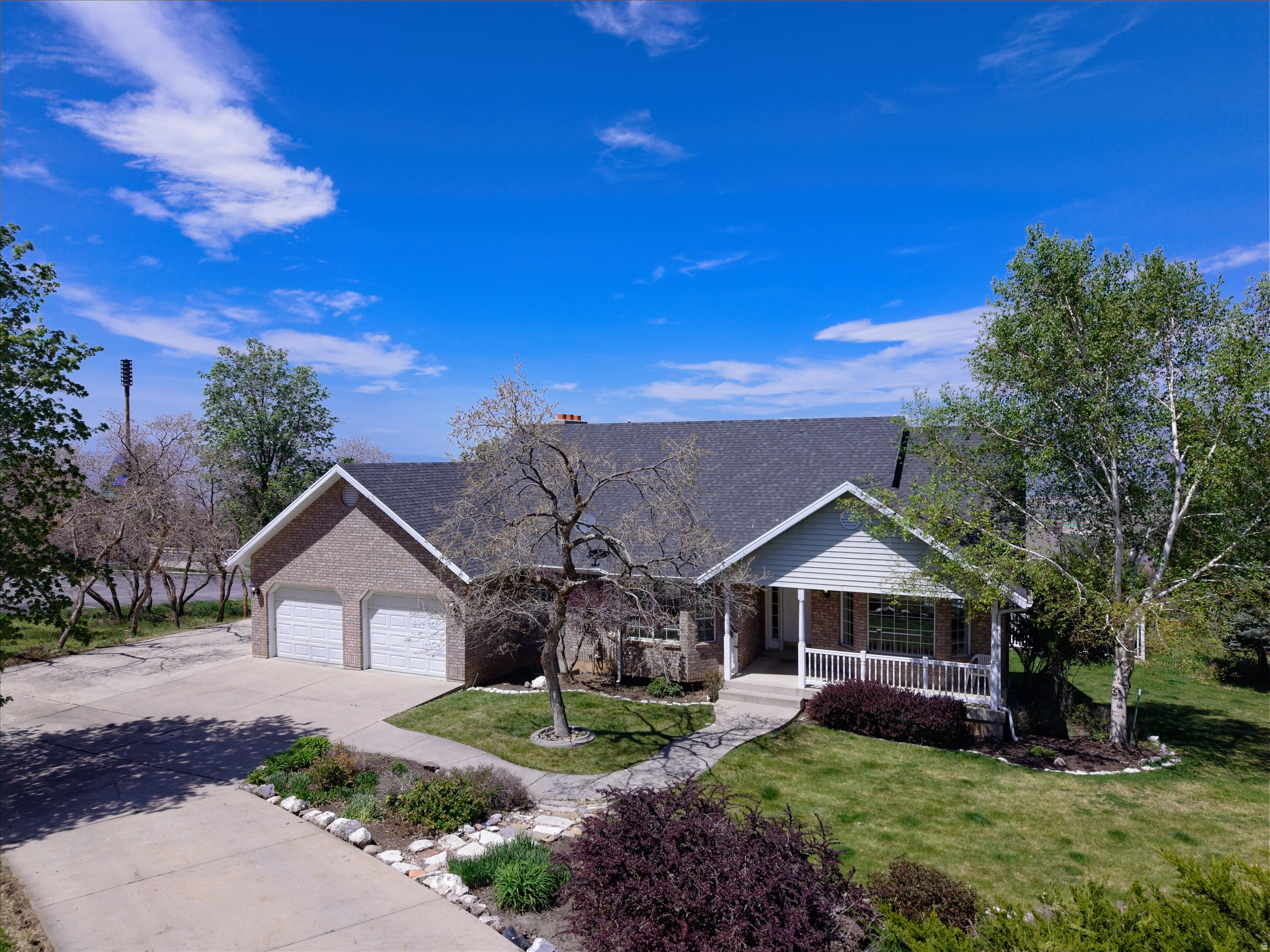 Your search is over. Beautiful Home in a wonderful neighborhood with gorgeous views! This estate sale is your opportunity in a great location. Single level living available and also plenty of rooms for the entire family. Come and enjoy the peace of mountain living. Move in ready. This home will not last long. Square footage figures are provided as a courtesy estimate only and were obtained from county records. Buyer is advised to obtain an independent measurement. Owners have never lived in this family legacy home and Buyer are advised to verify all information.