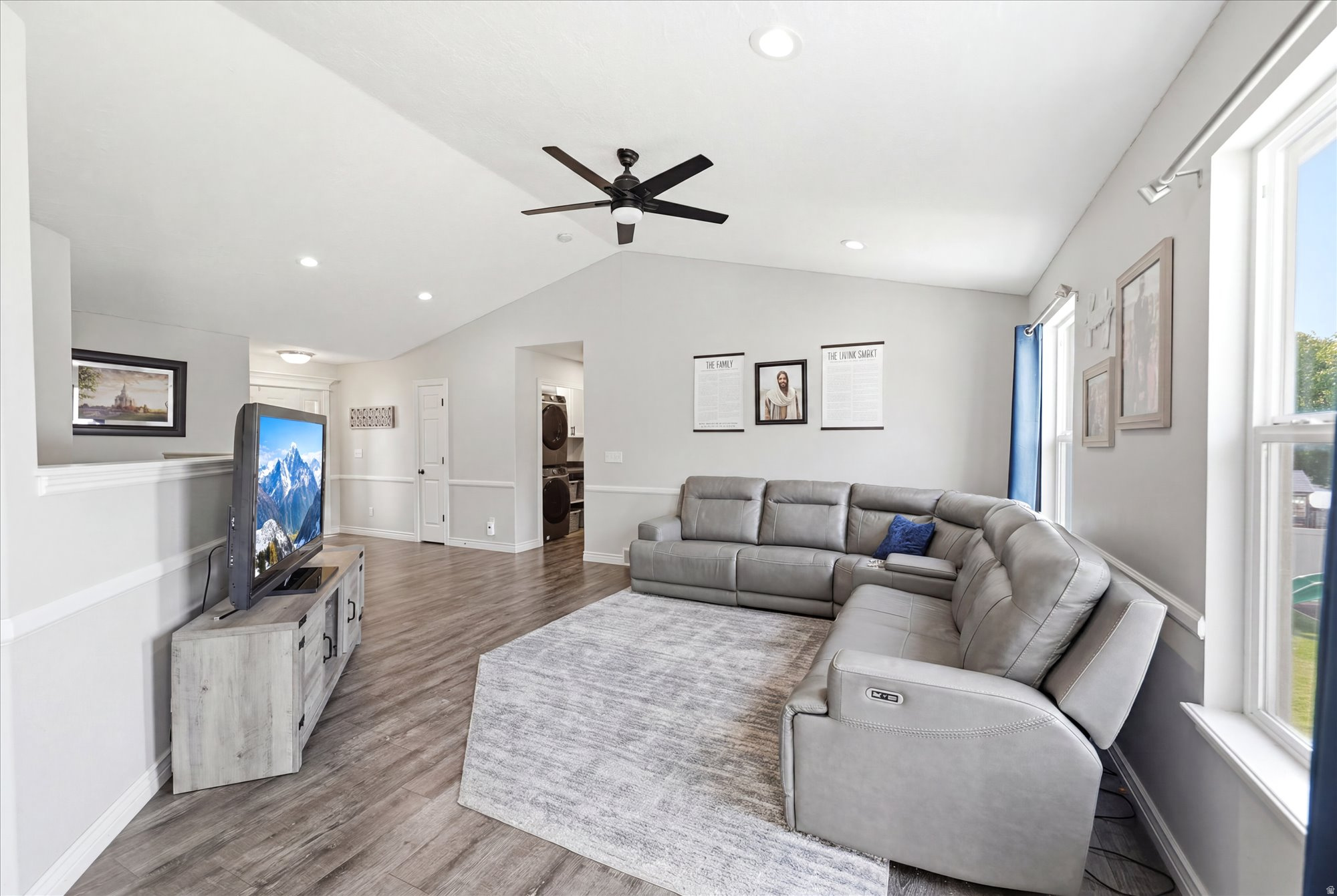 SCOTT FIELD ACRES - Residential