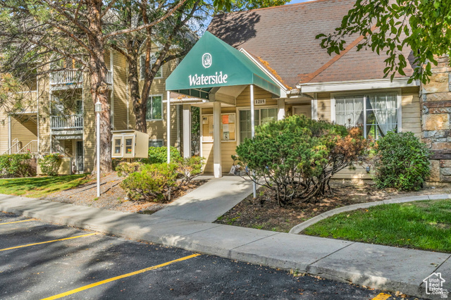 WATERSIDE CONDO - Residential