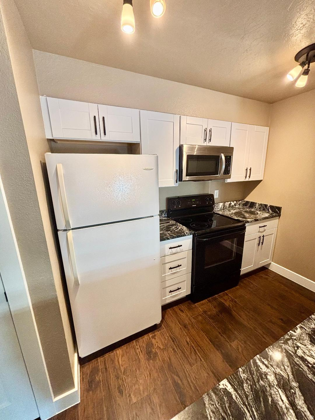 WATERSIDE CONDO - Residential