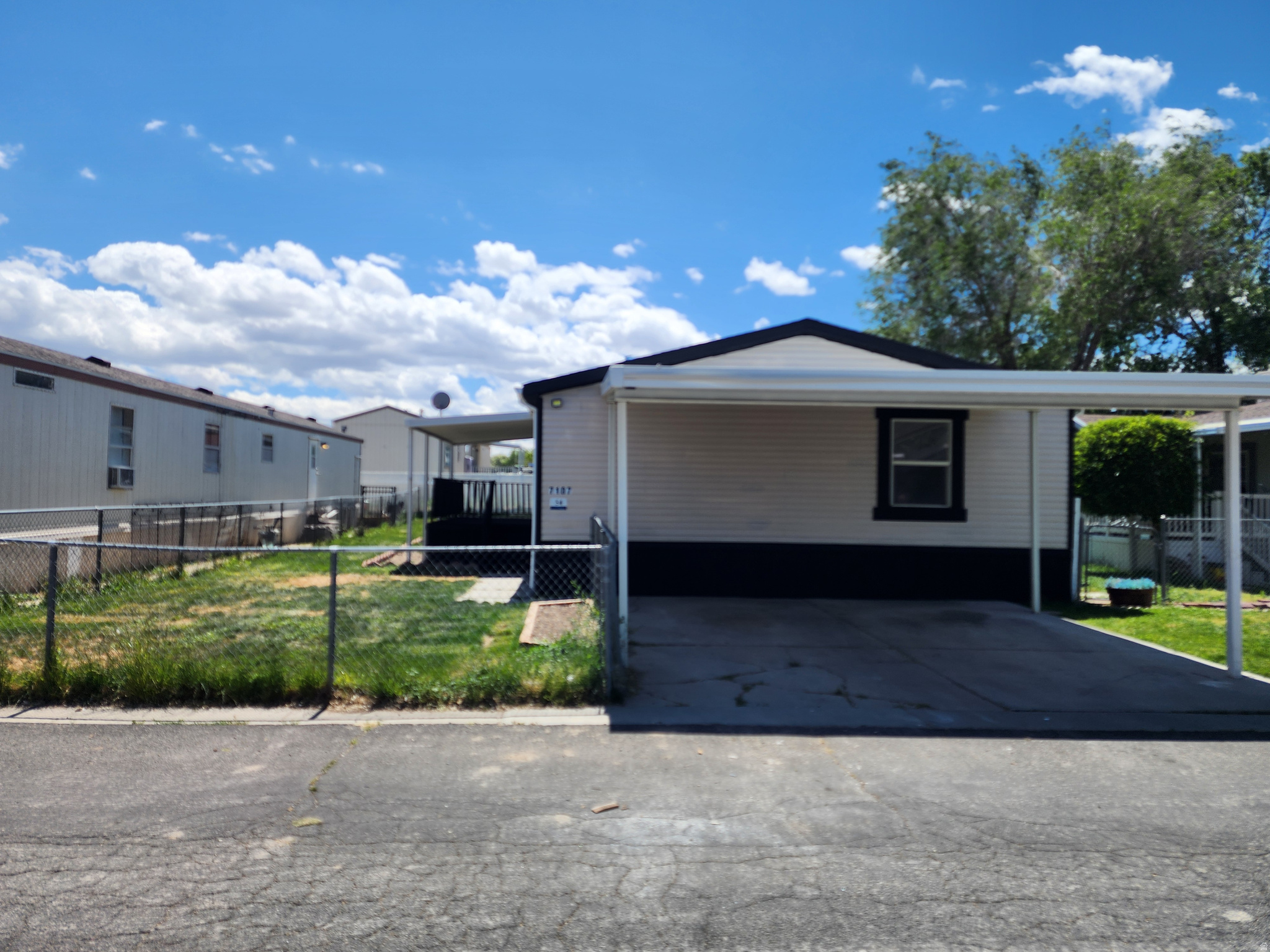 Central A/C! Recently renovated! New roof! New plumbing! New rain gutters! This home is very spacious! 1,365 sq. ft.! Conveniently located! A turn away from the freeway! Call today to schedule your appointment! We have many financing options for this type of property. Sq. Ft. provided as a courtesy measurement only. Buyer/Buyer Broker to verify all information.